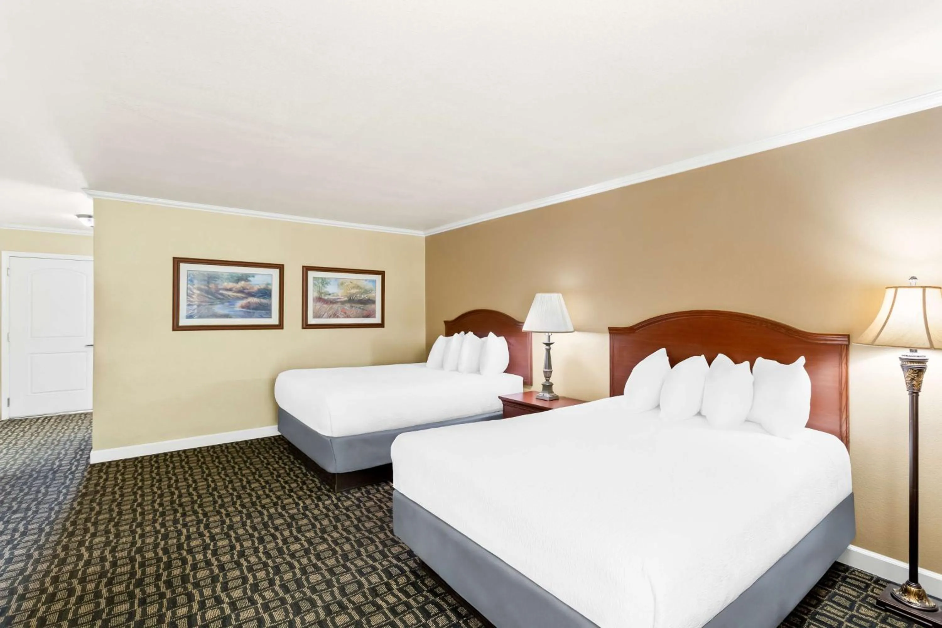 Suite with Two Queen Beds in Best Western Miners Inn Yreka