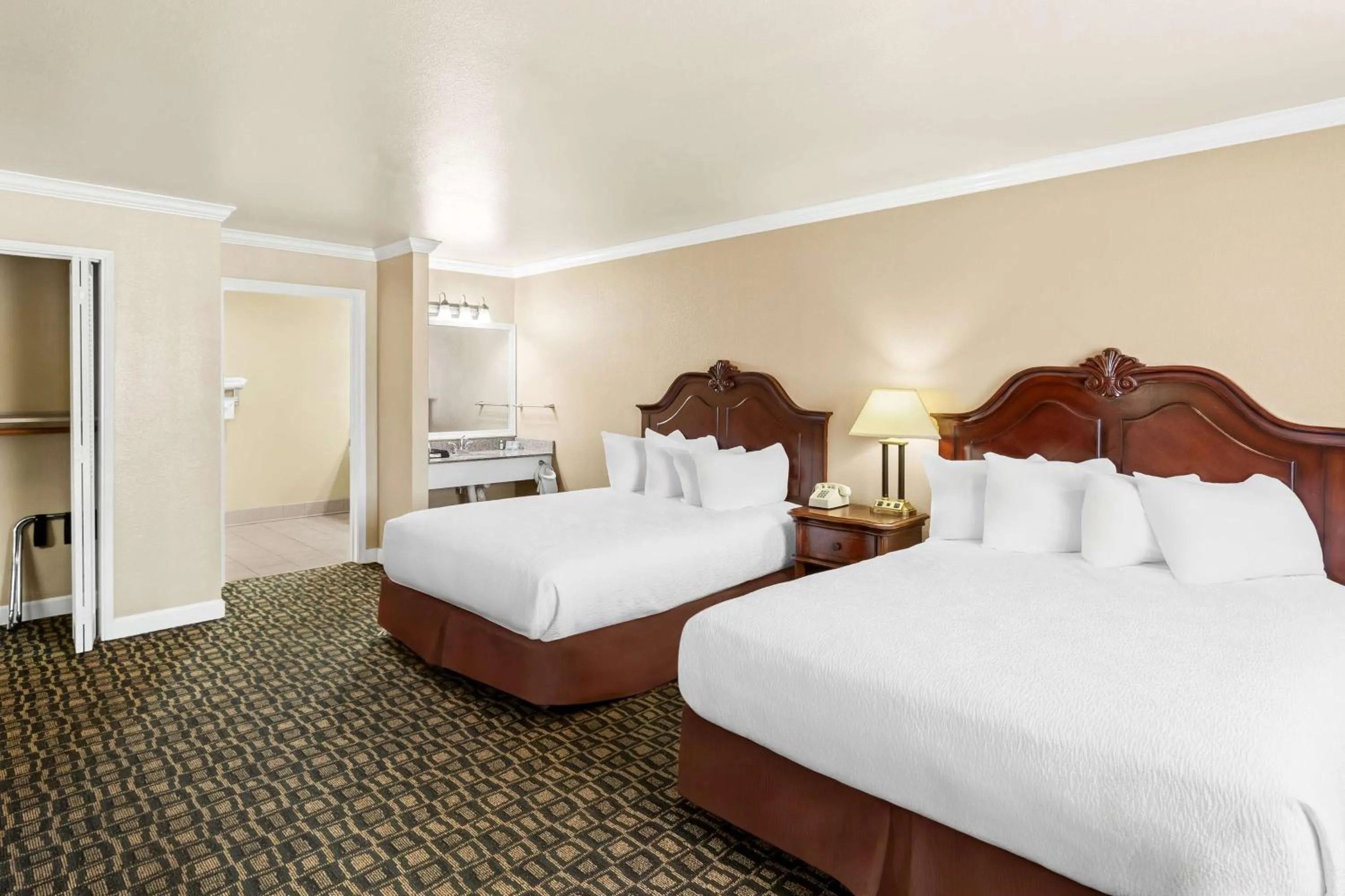 Deluxe Queen Room with Two Queen Beds - Non Smoking in Best Western Miners Inn Yreka