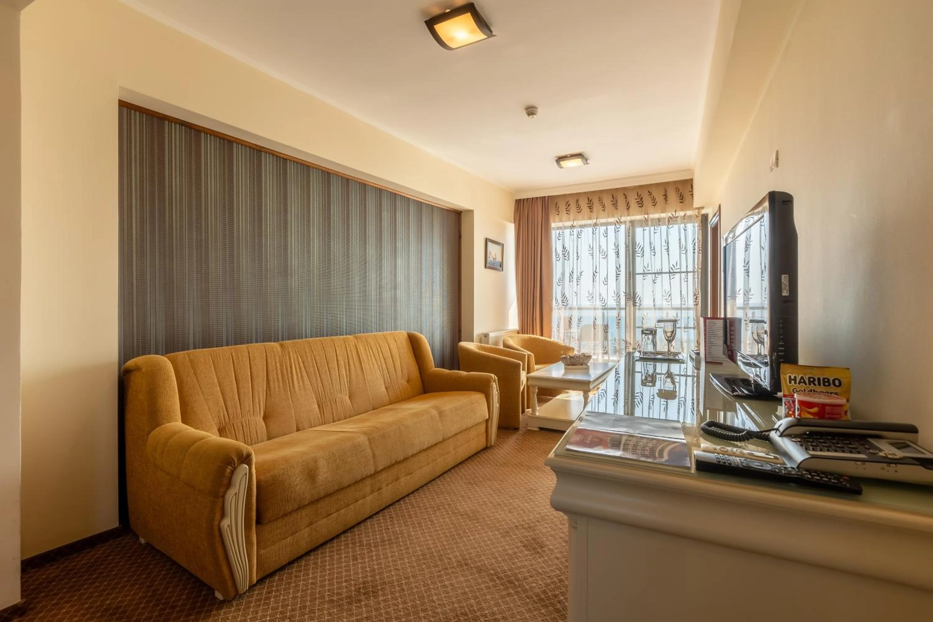 Apartment with Sea View & Free Access to Private Beach in Hotel Hawaii