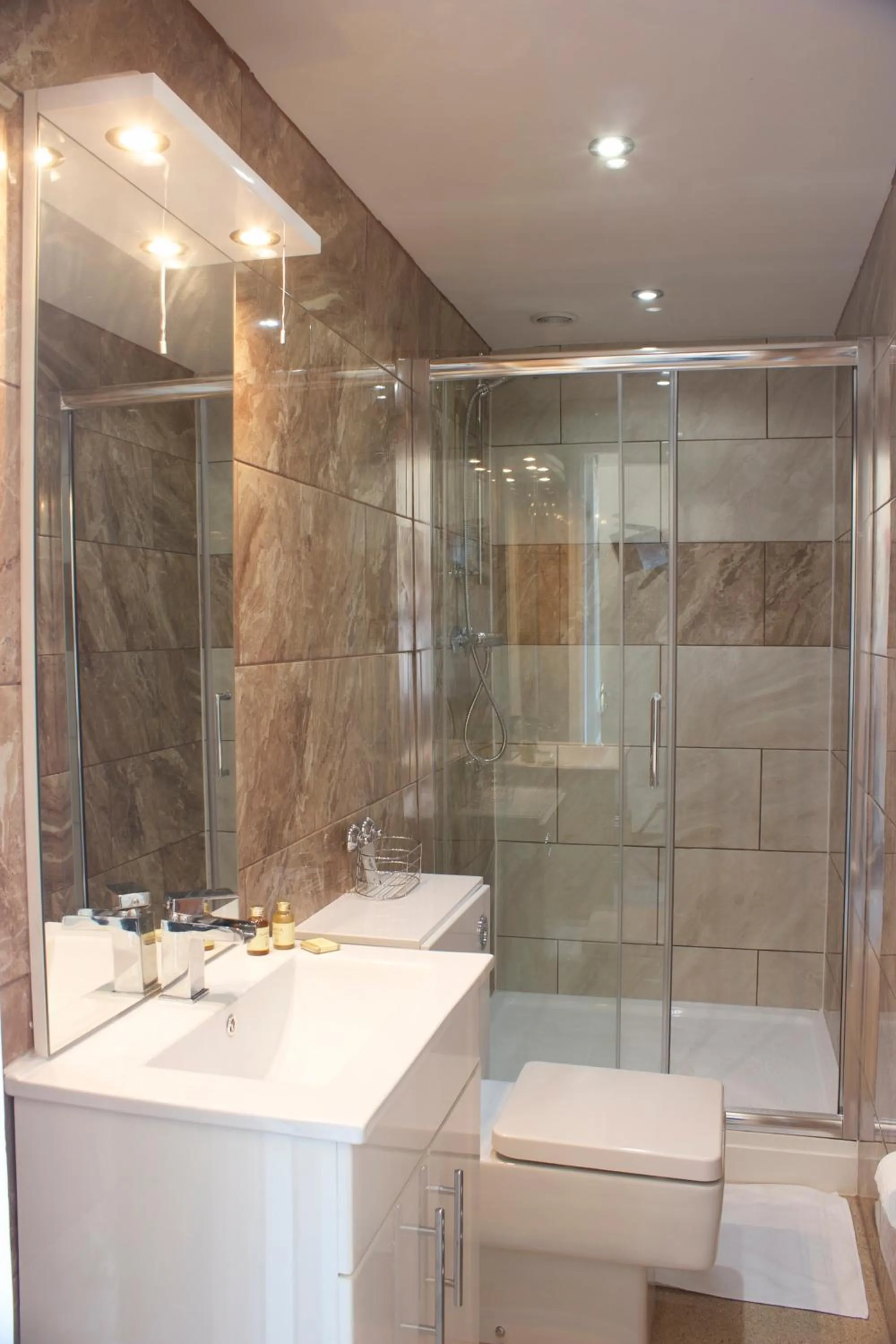 Deluxe Double Room with Balcony in Rooms on The Prom