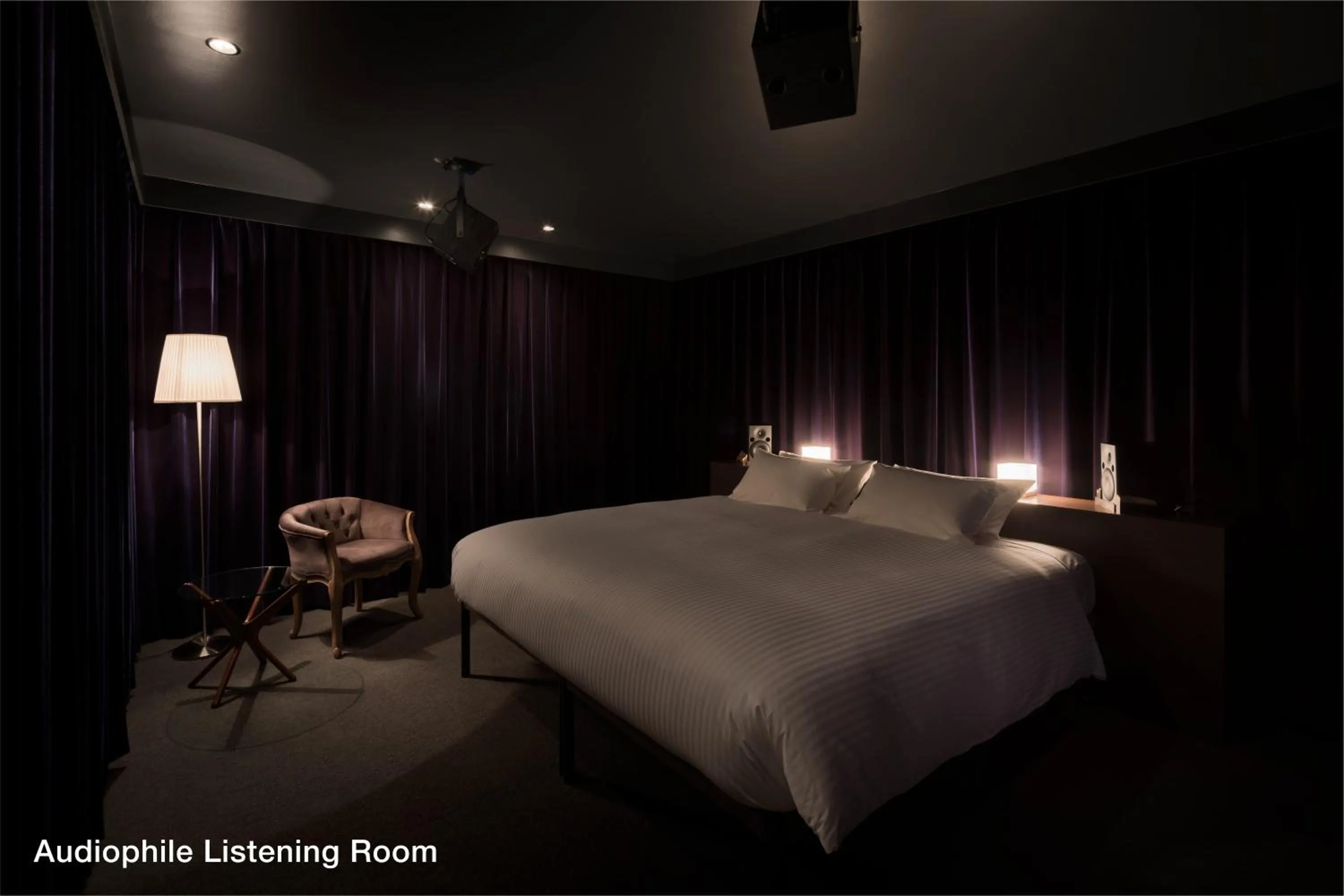 Avant-garde Water and Sound installation Room “no man’s waters / place that don’t see” by Tetsuya Umeda - single occupancy in BnA Alter Museum