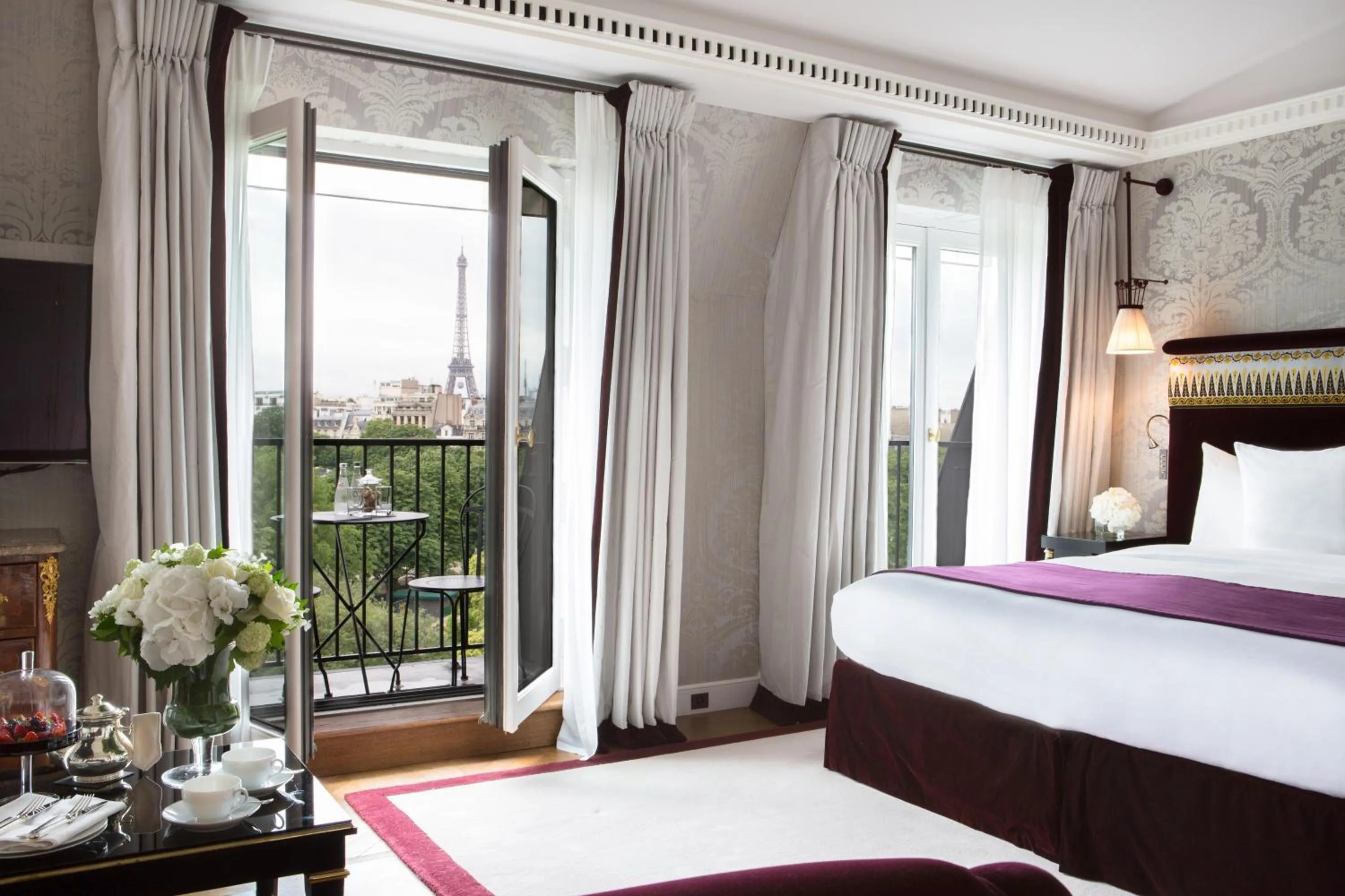 Junior Suite Eiffel in La Réserve Paris Hotel & Spa