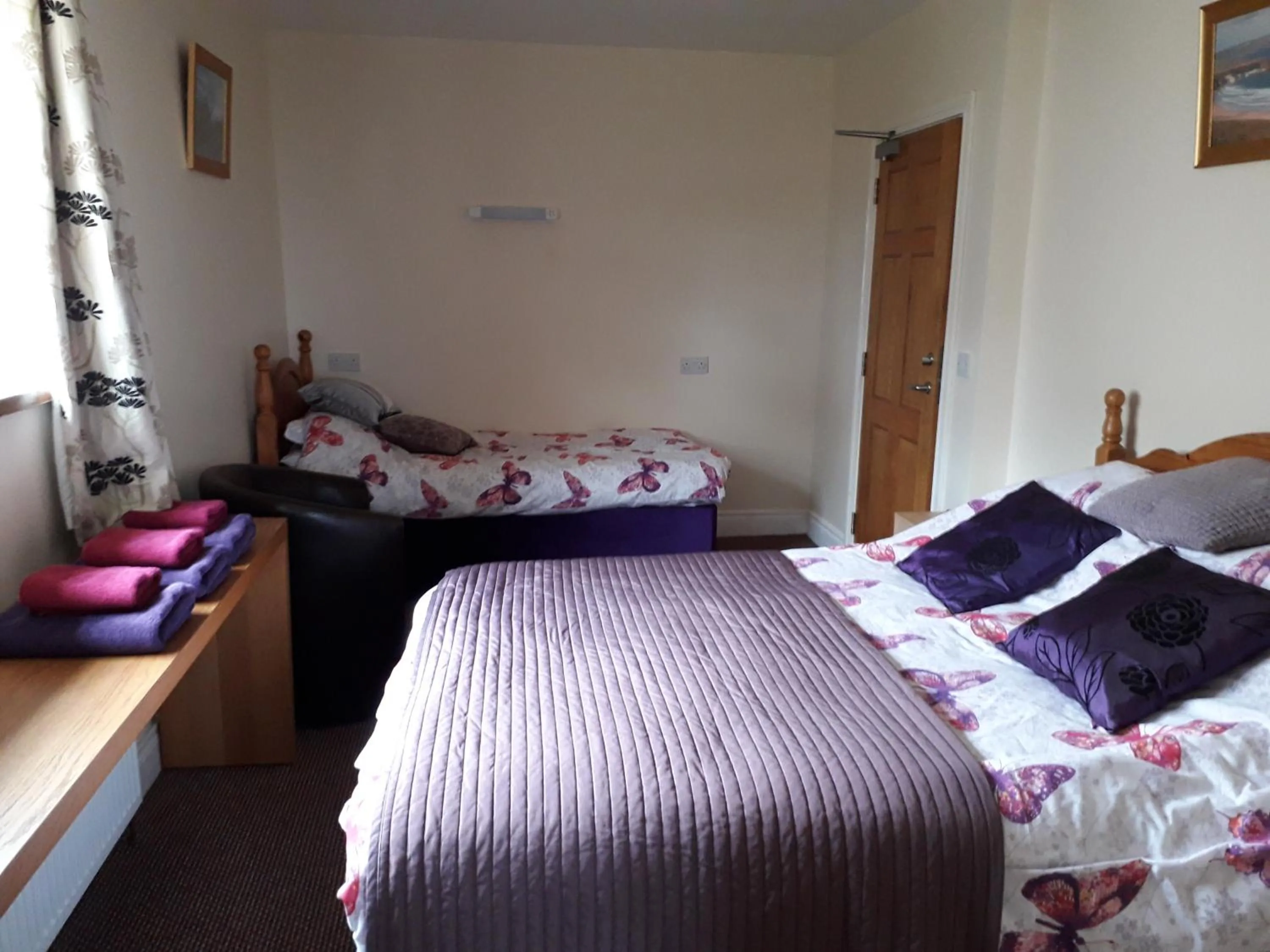 Double or Twin Room - Disability Access in Causeway tavern bed & breakfast