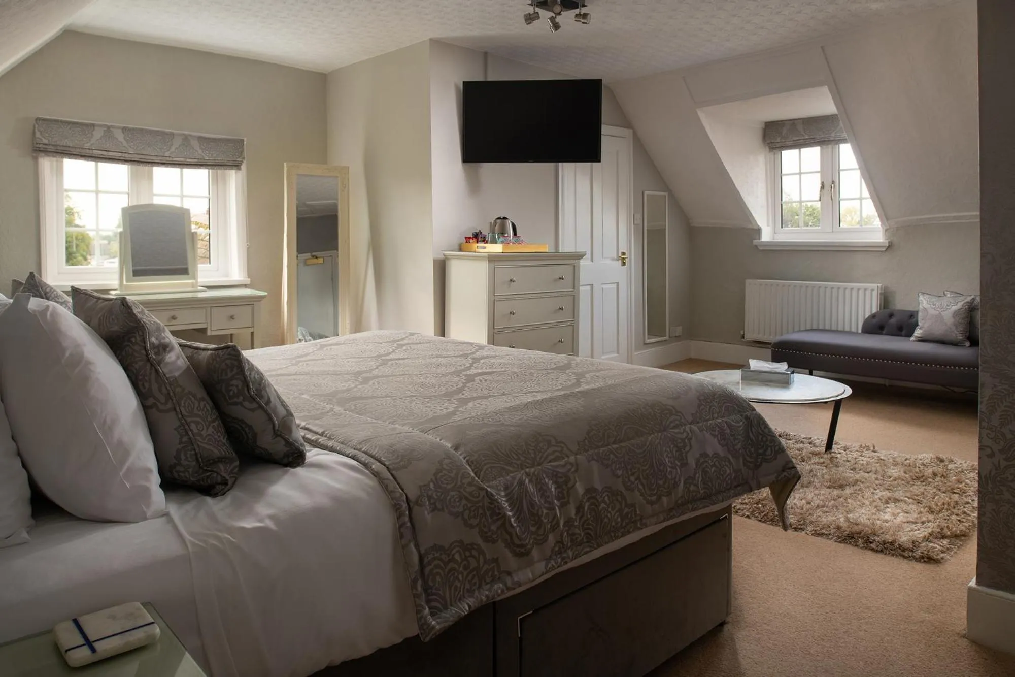 Superior Suite in Springfield House - Birmingham Airport & NEC