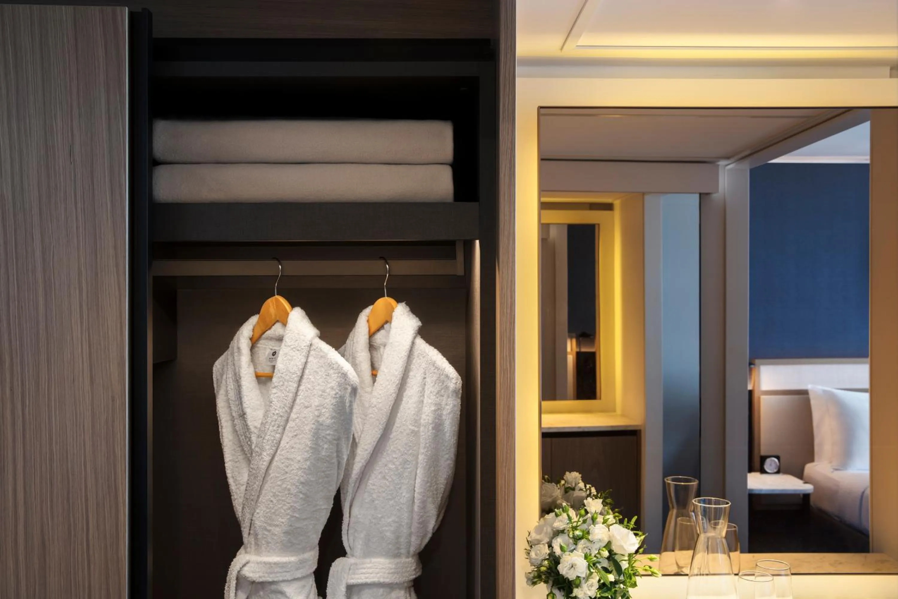 King Room with Darling Harbor View - High Floor in Hyatt Regency Sydney