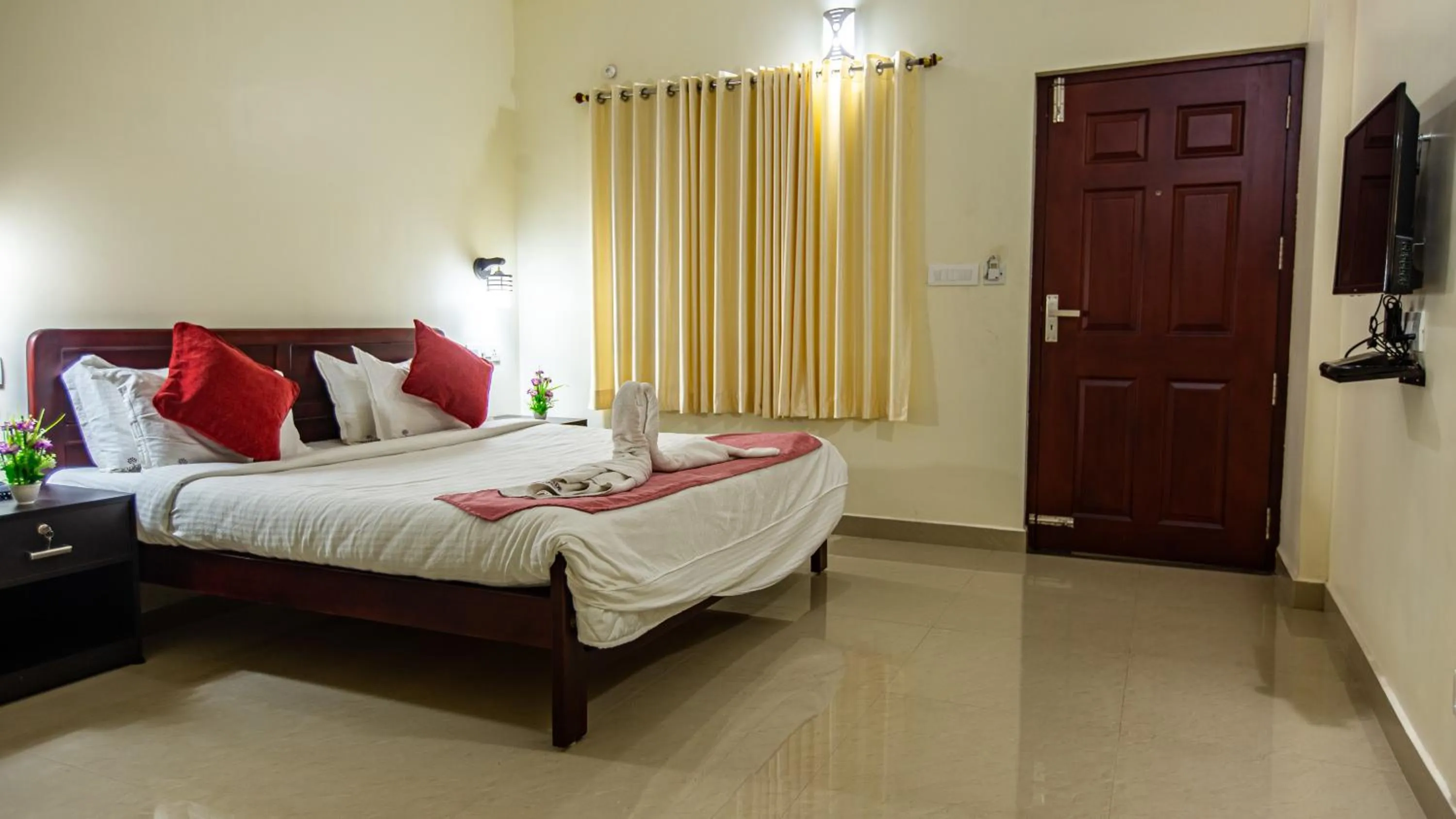 Deluxe Quadruple Room - single occupancy in Woodside residency