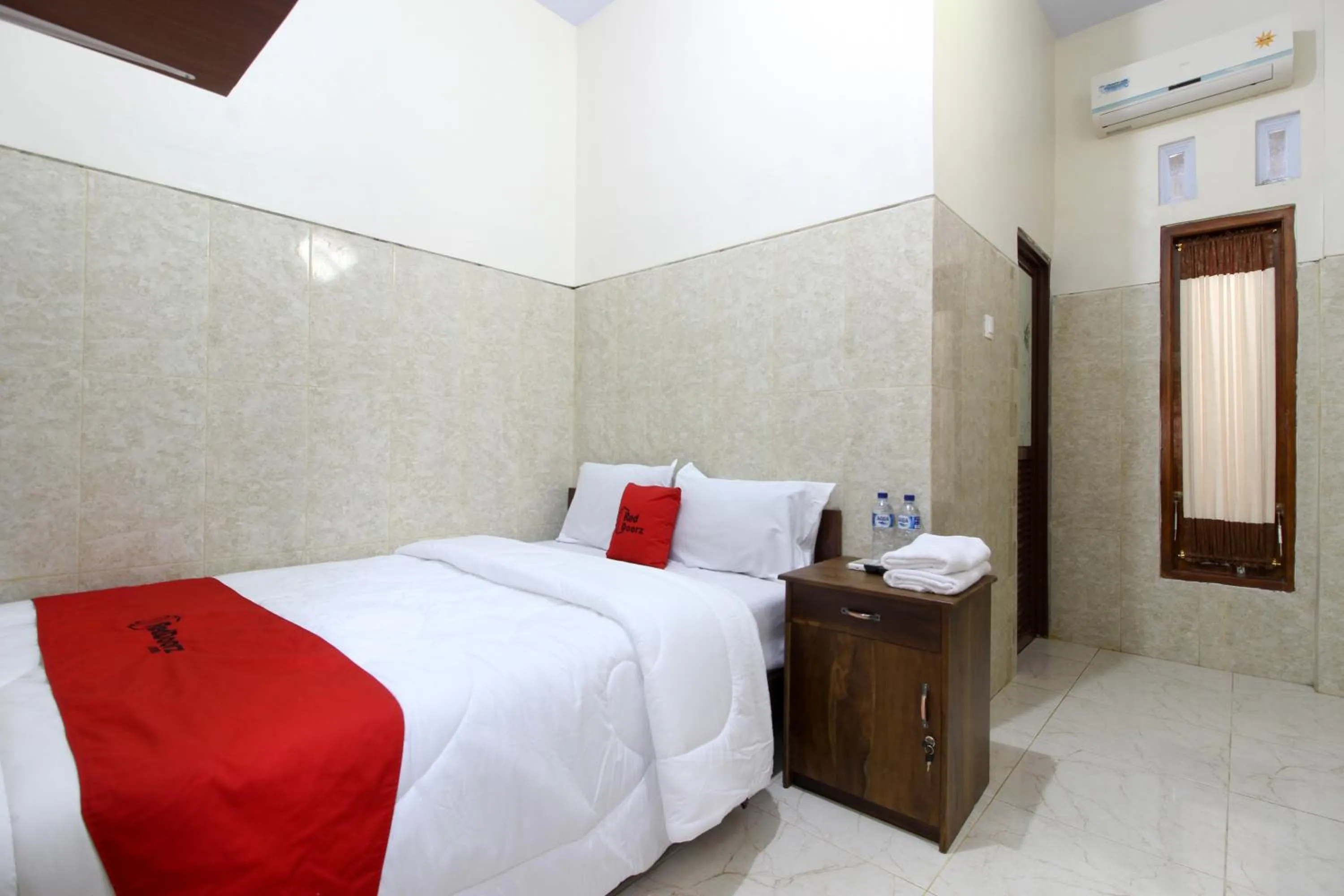 Double Room in RedDoorz near Museum Gunung Merapi