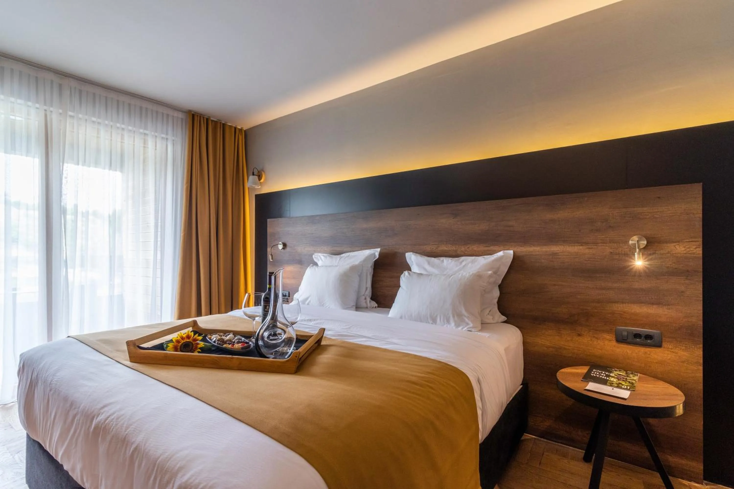 Executive Suite with River View in Next Door Park