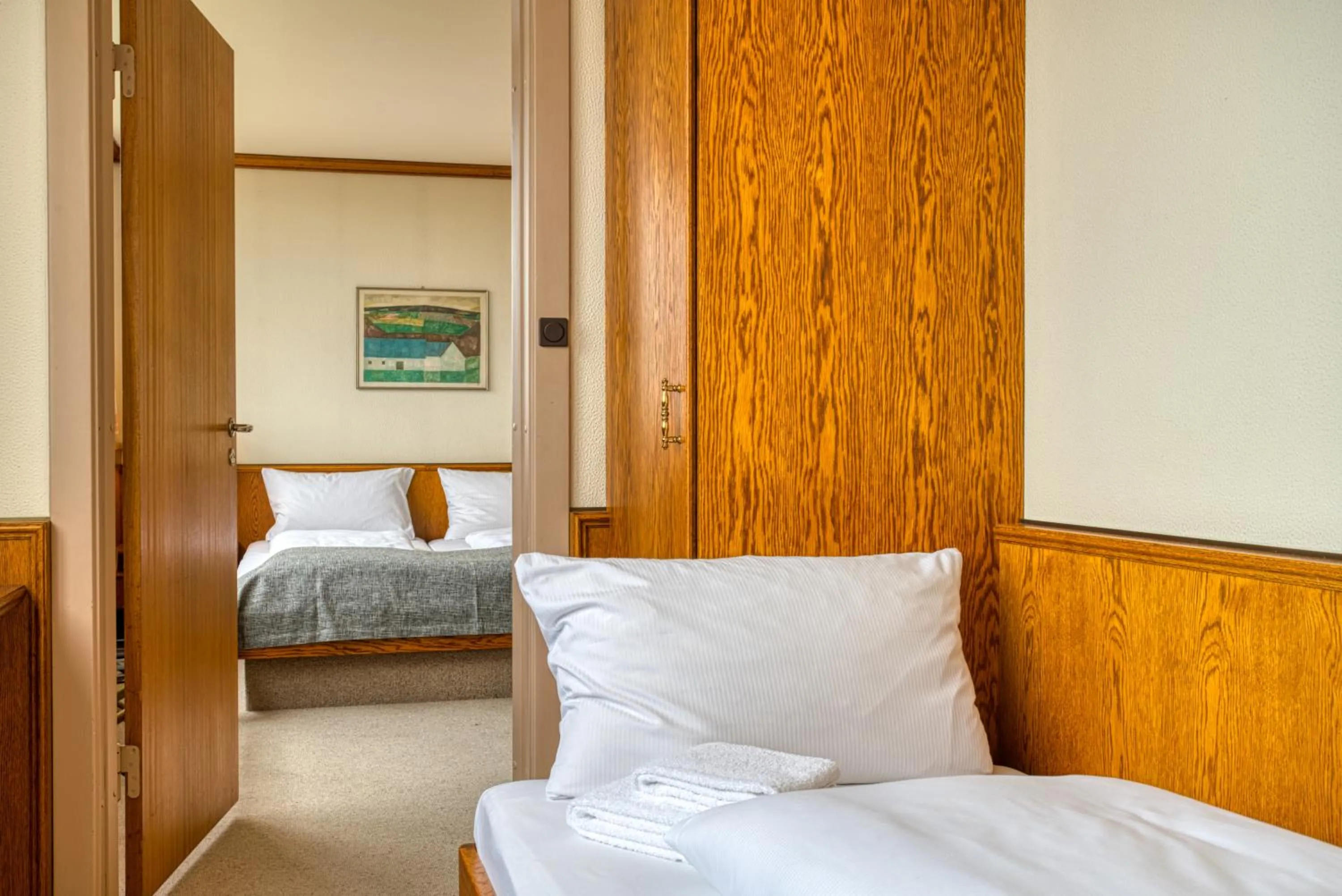 6-Bed Mixed Dormitory Room in FF&E Hotel Dania