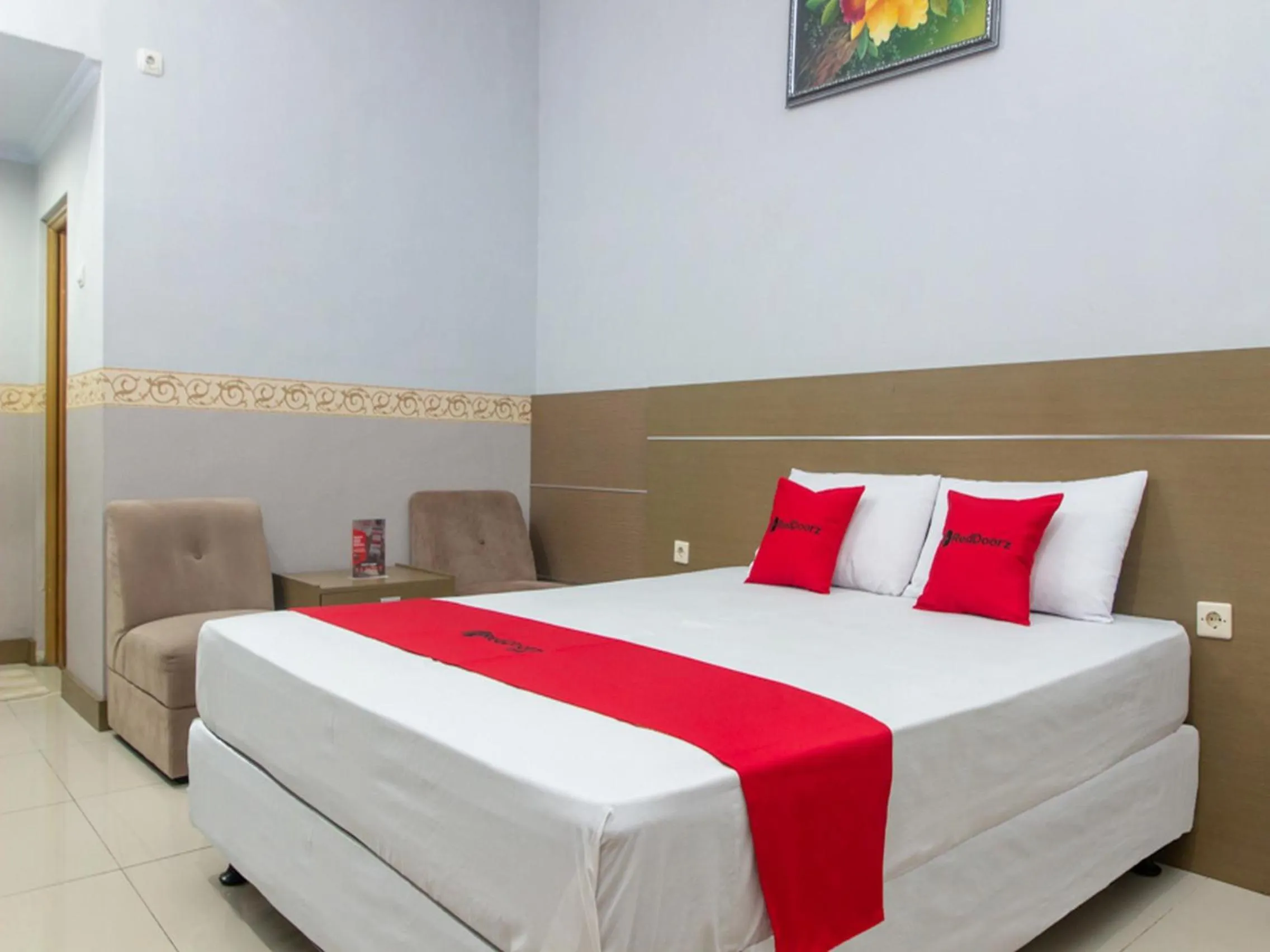 Double Room in RedDoorz near Goa Panggung