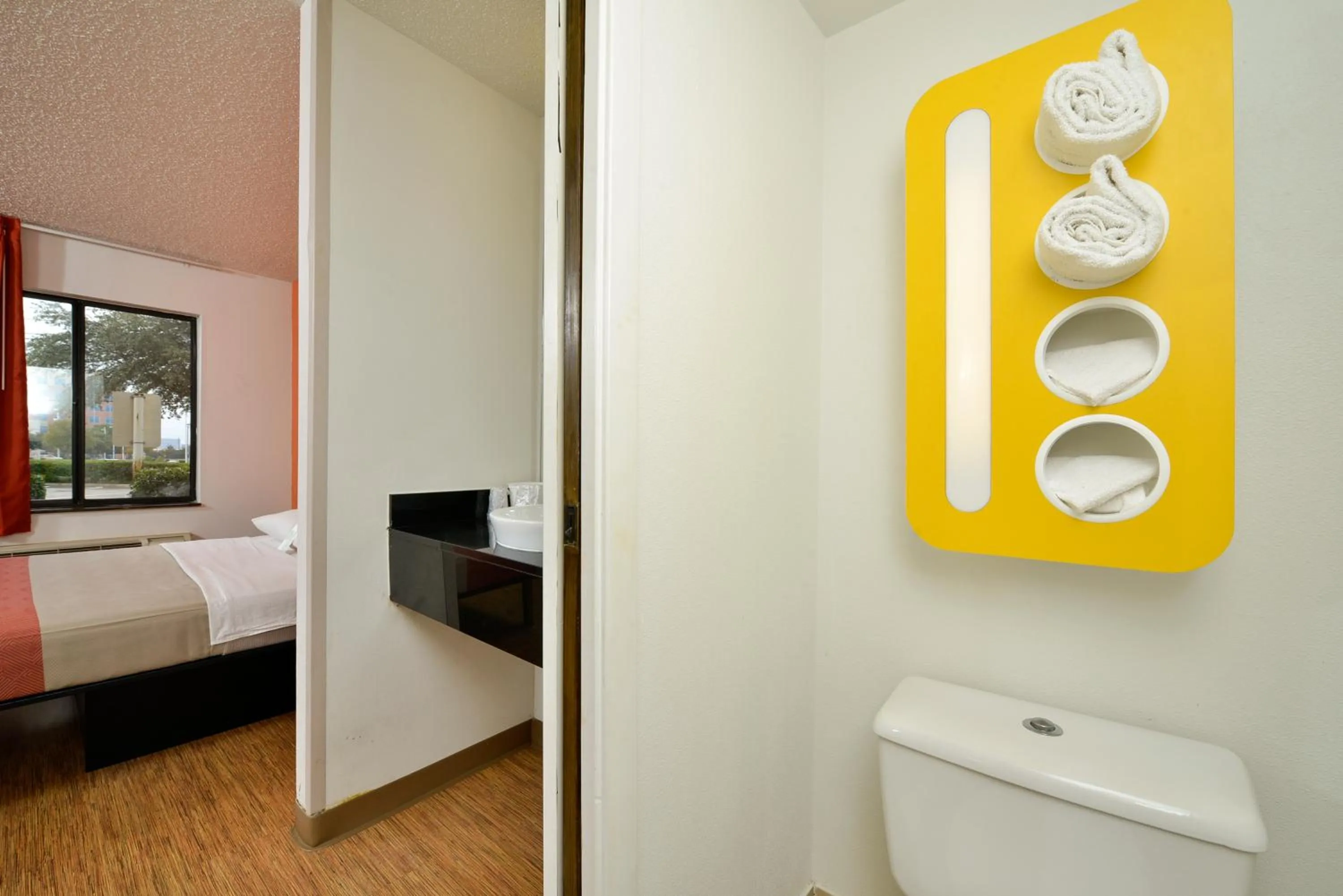 Queen Room - single occupancy - Non-Smoking in Motel 6-Plano, TX - West - Frisco