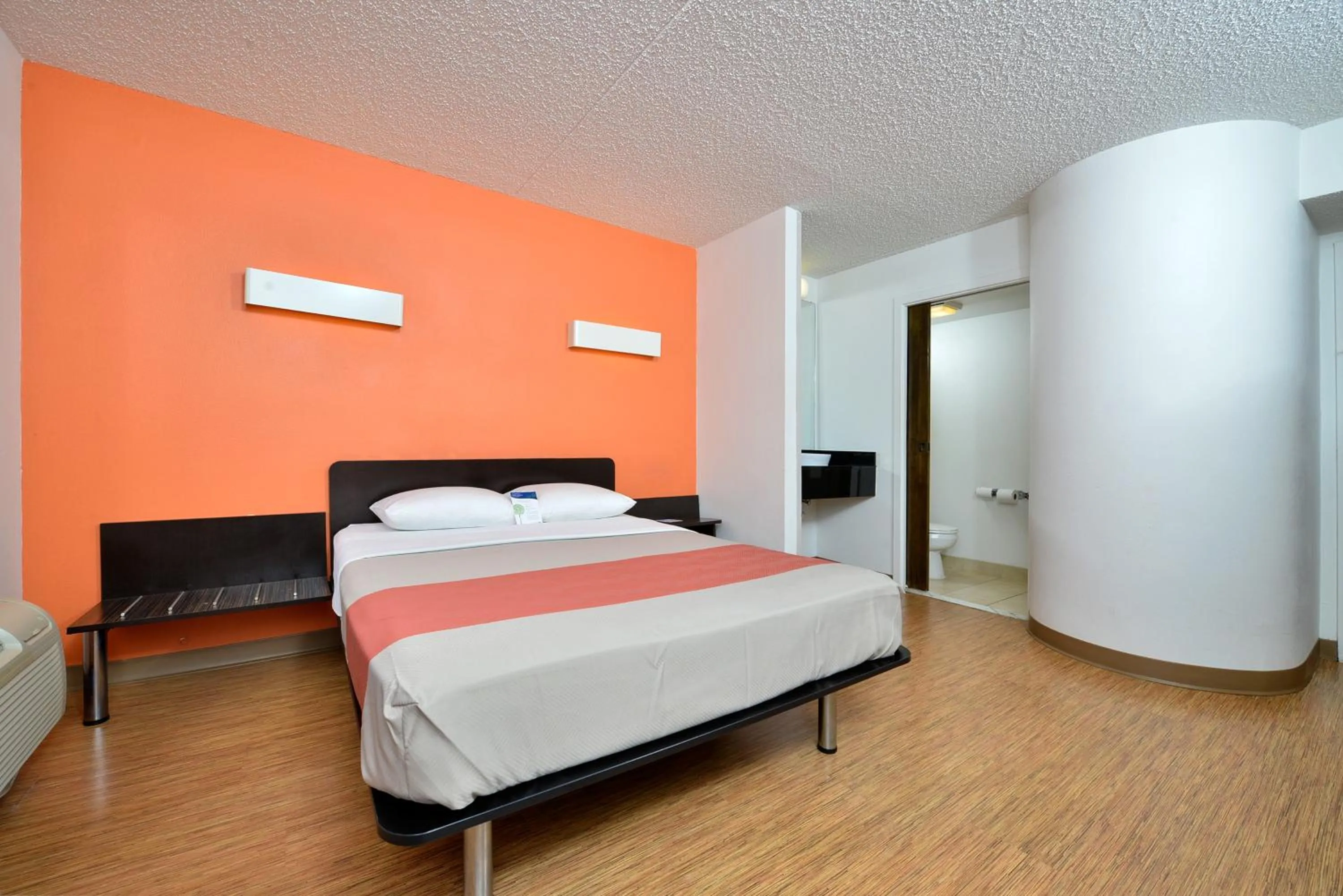 Queen Room - single occupancy - Disability Access - Non-Smoking in Motel 6-Plano, TX - West - Frisco