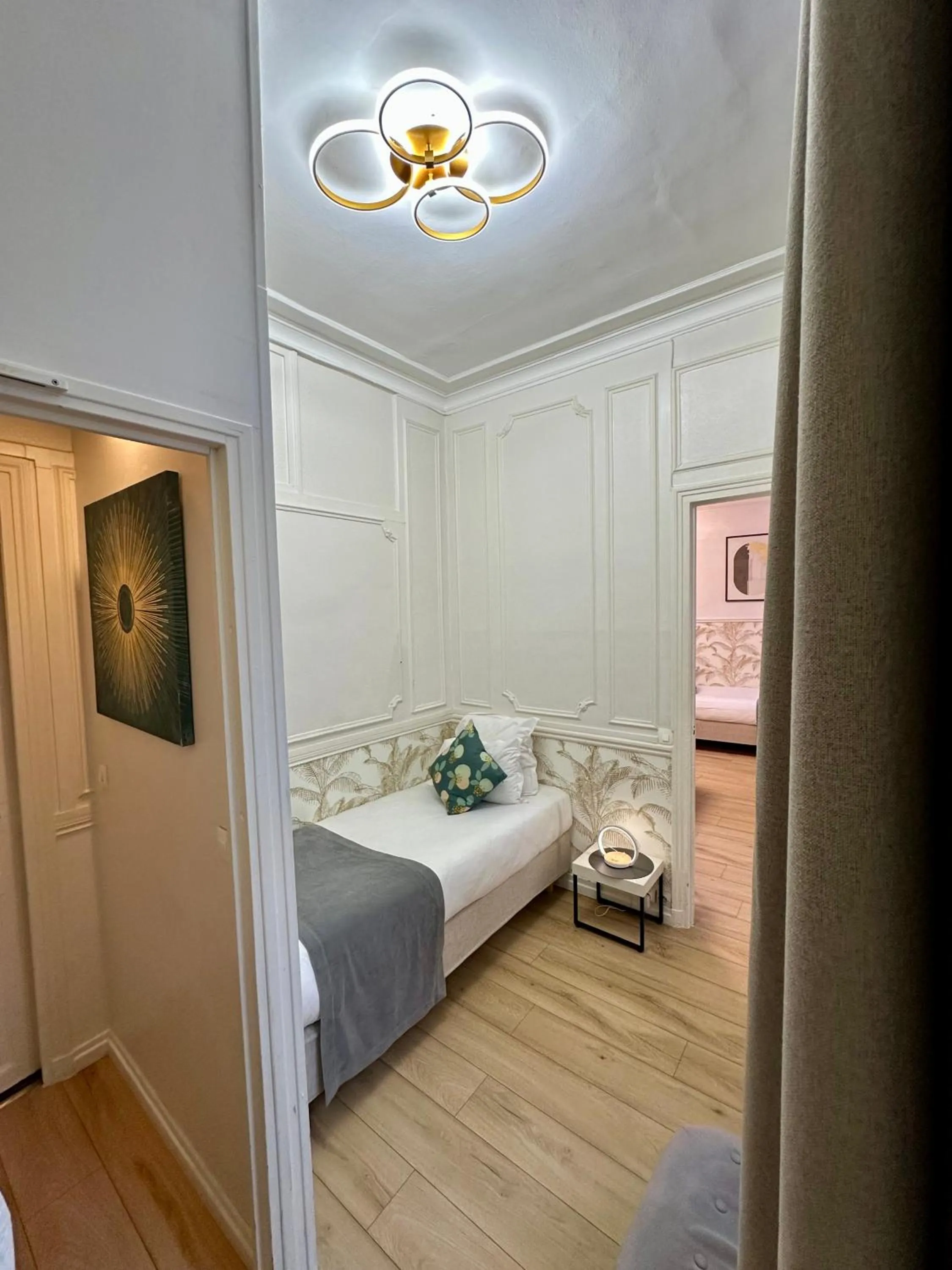 Superior Family Room in Hôtel Océanic - Grands Magasins