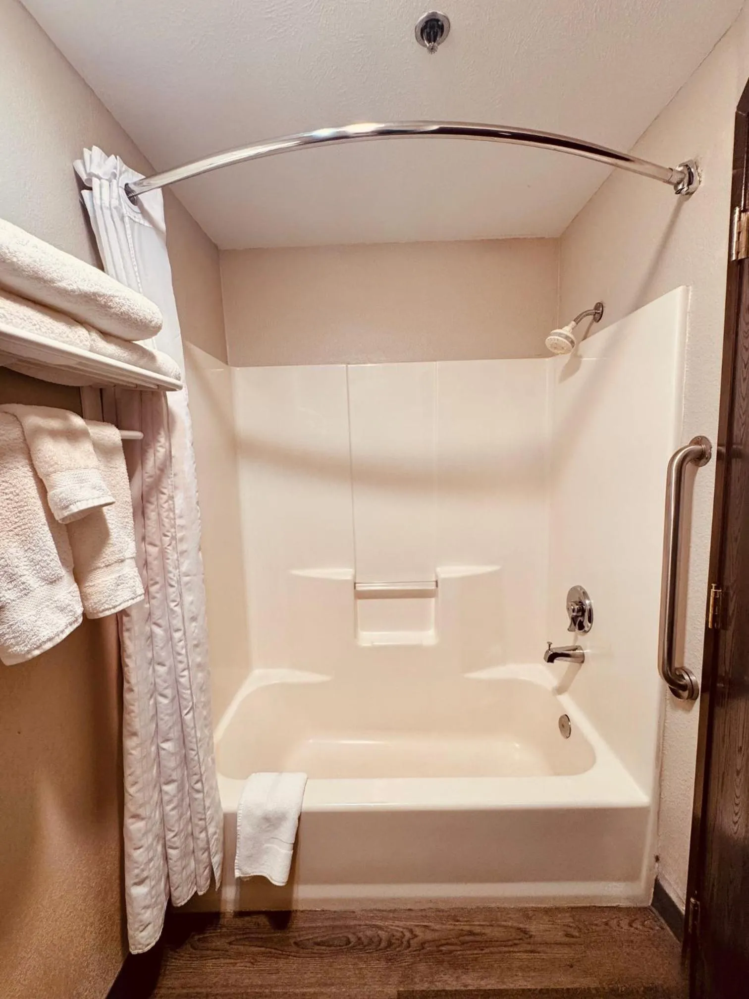Queen Room with Two Queen Beds, Mobility/Hearing access and Bathtub with Grab Bars, Non-Smoking in Wingate by Wyndham Anchorage Downtown - Ship Creek