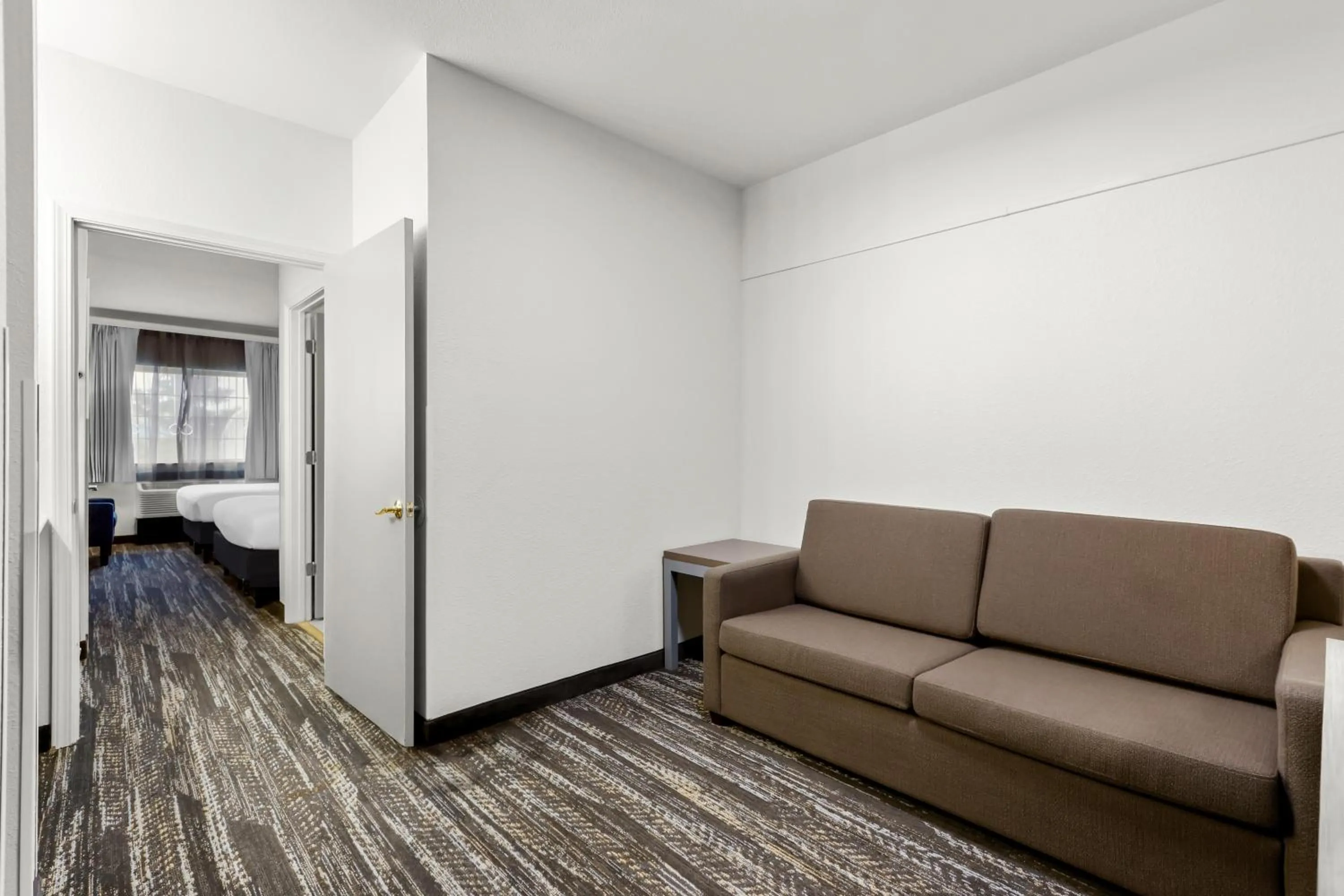 King Room with Sofa-Bed - Accessible/Non-Smoking in Clarion Suites Anchorage Downtown