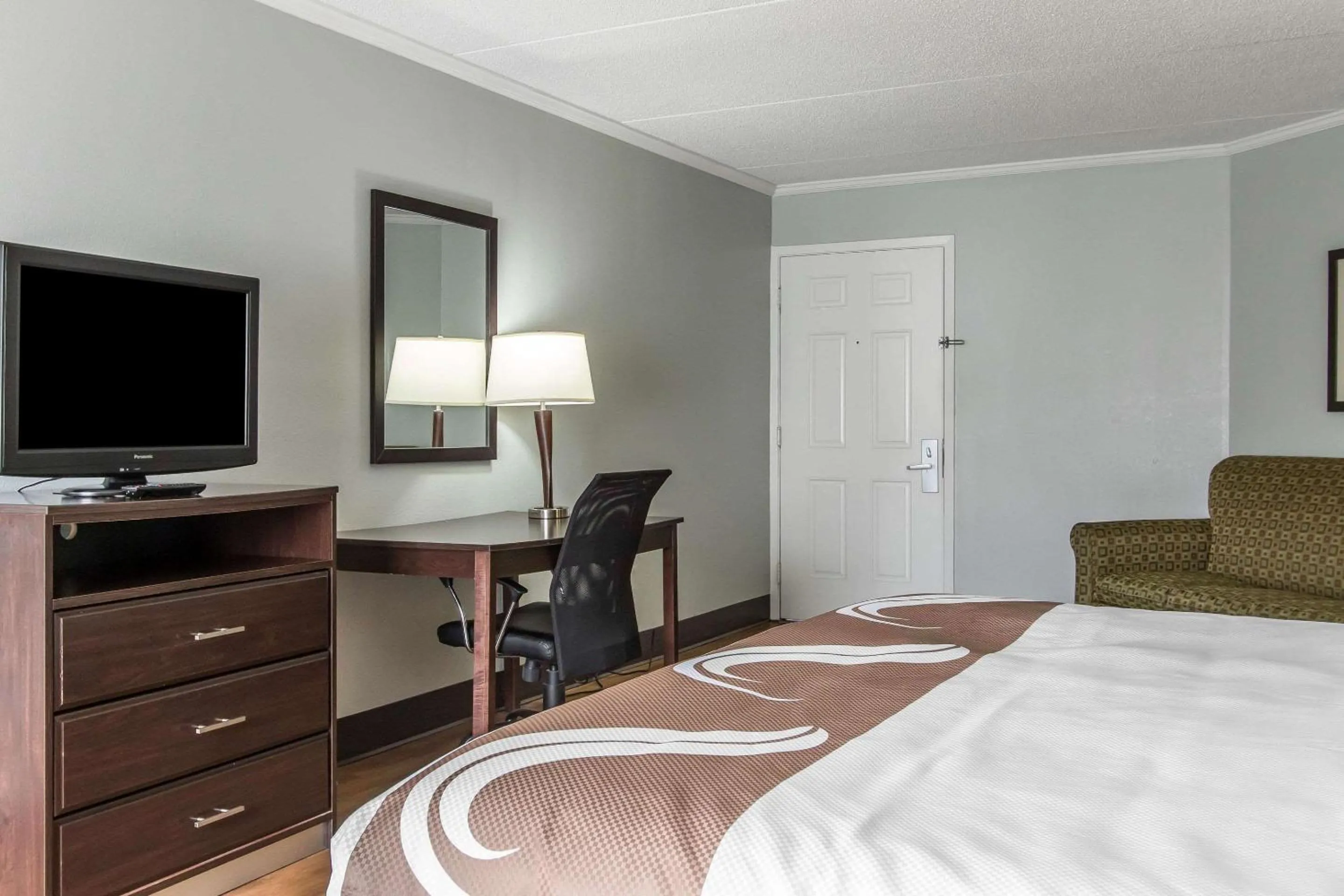 King Room - Accessible/Smoking in Quality Inn Downtown Historic District
