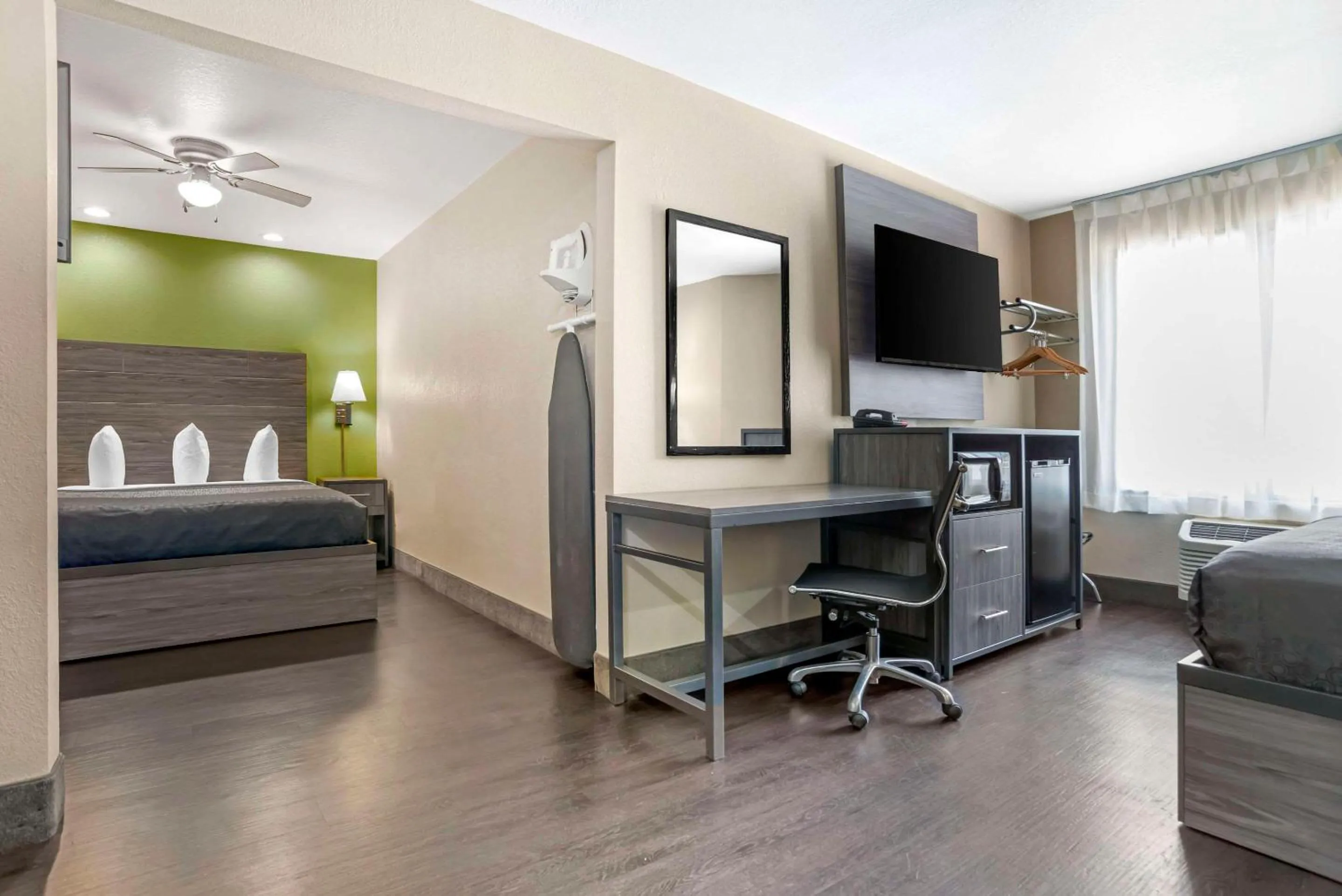 Executive Queen Room with Two Queen Beds - Non-Smoking in Rodeway Inn Tuscaloosa near University