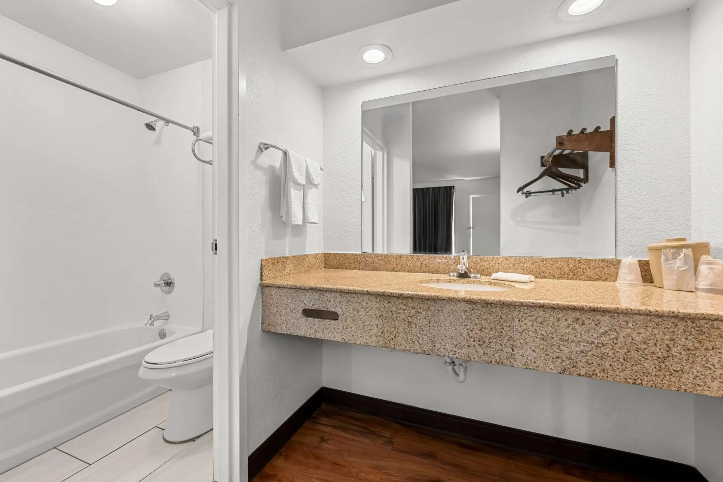 King Room - Non-Smoking in Motel 6-Hamilton, AL