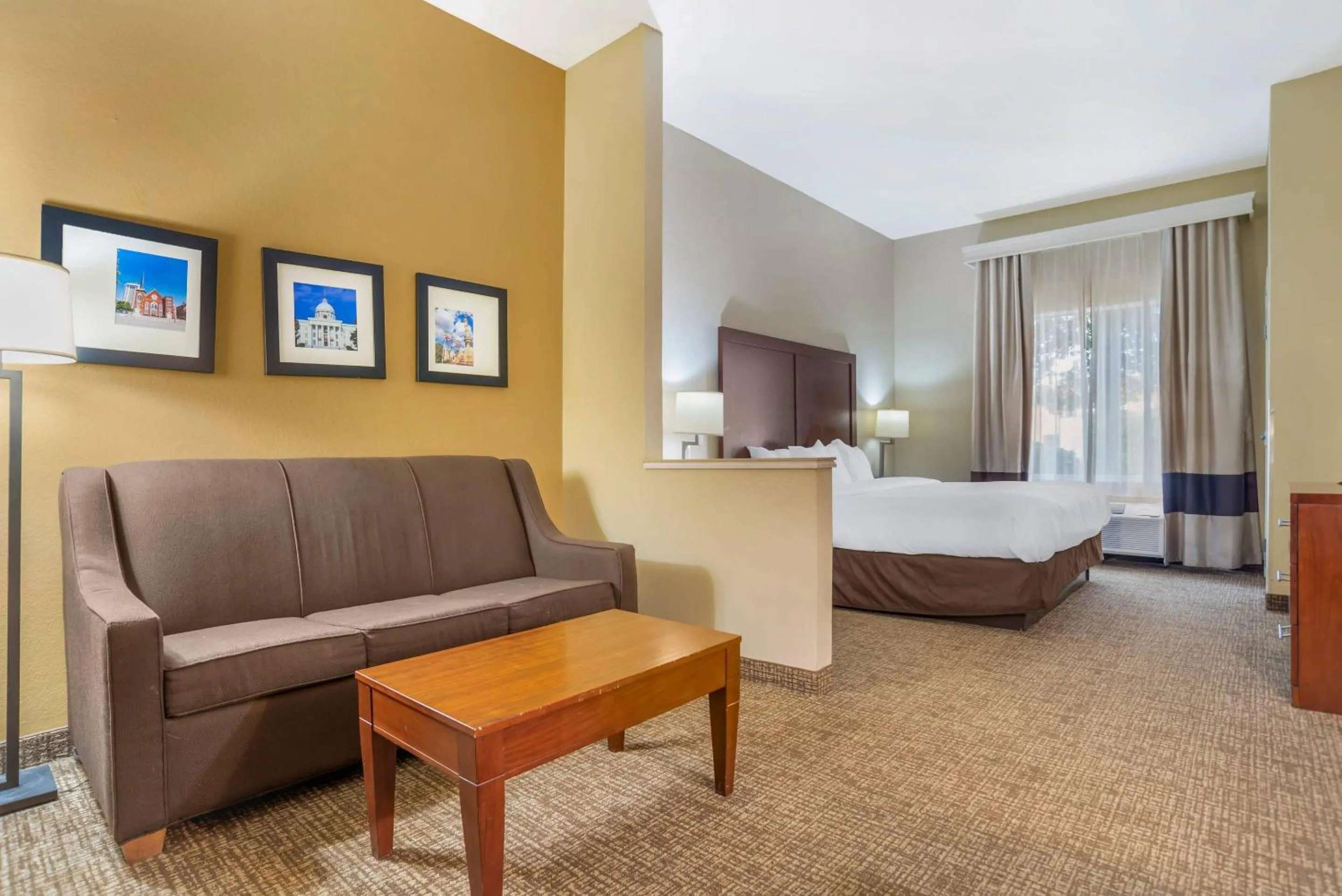 King Suite with Accessible Tub - Accessible/Non-Smoking in Comfort Suites Montgomery East Monticello Dr