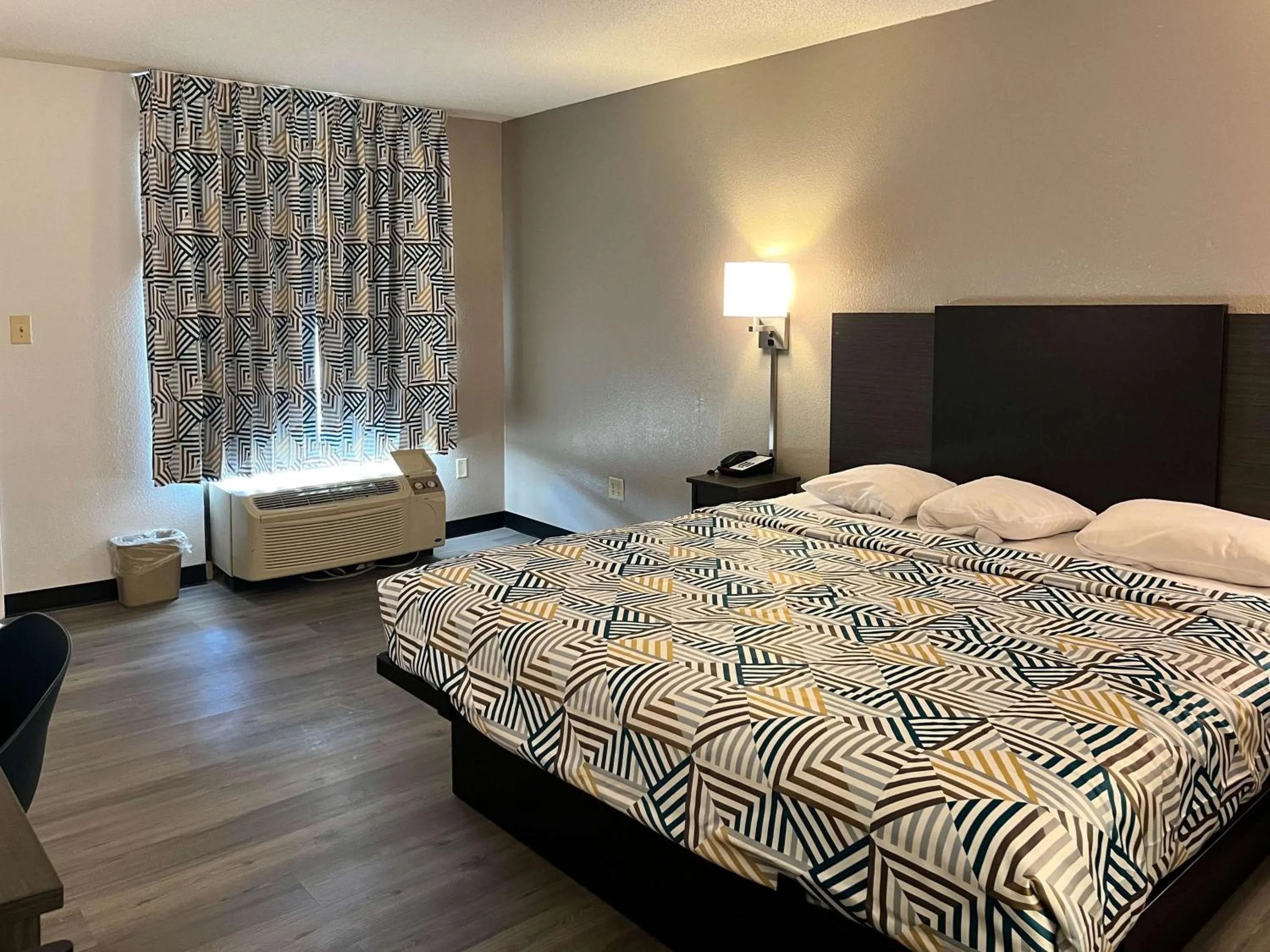 Double Room - Smoking in Motel 6 Montgomery, AL - Eastern Blvd.