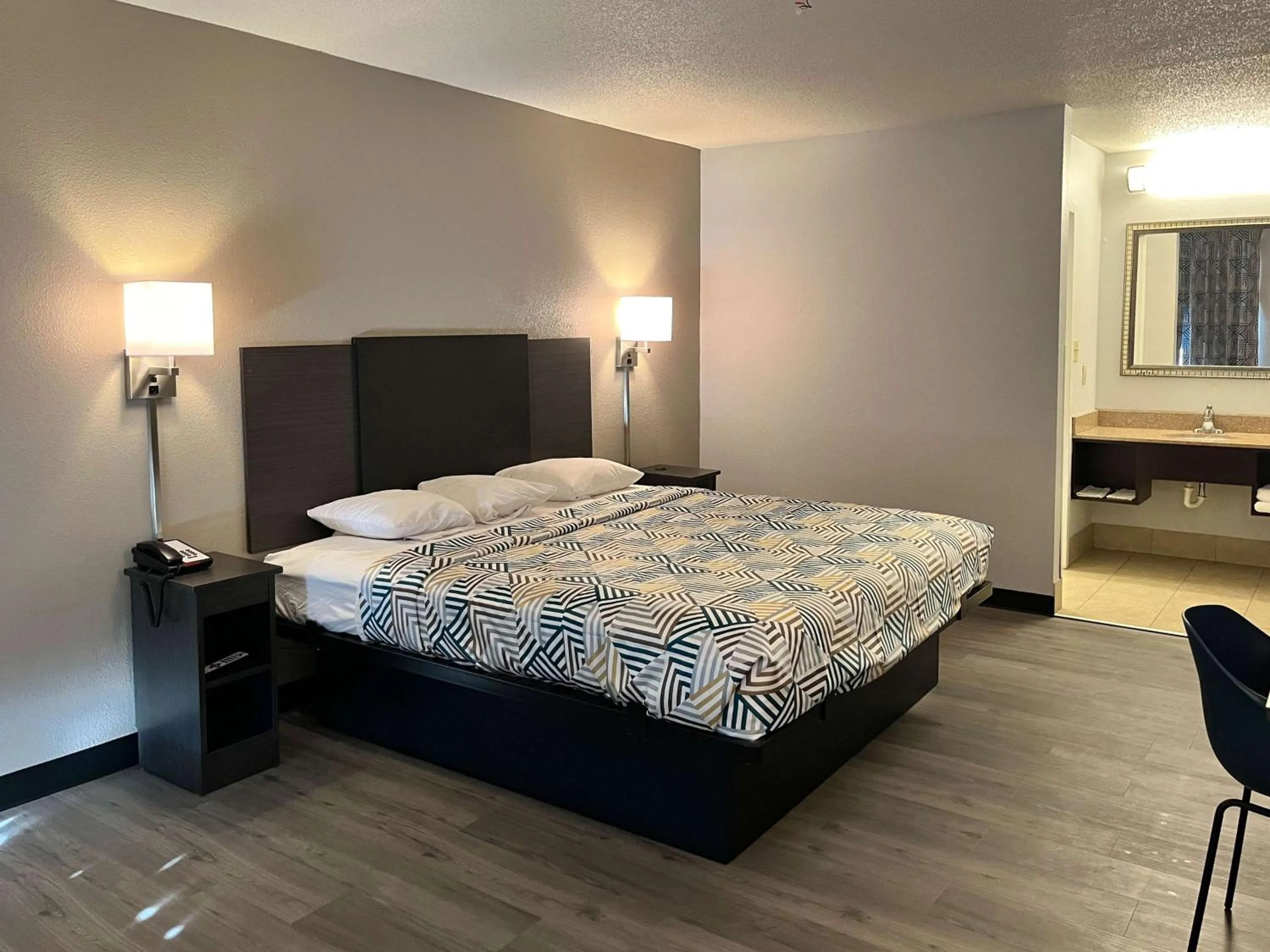 King Room - Smoking  in Motel 6 Montgomery, AL - Eastern Blvd.