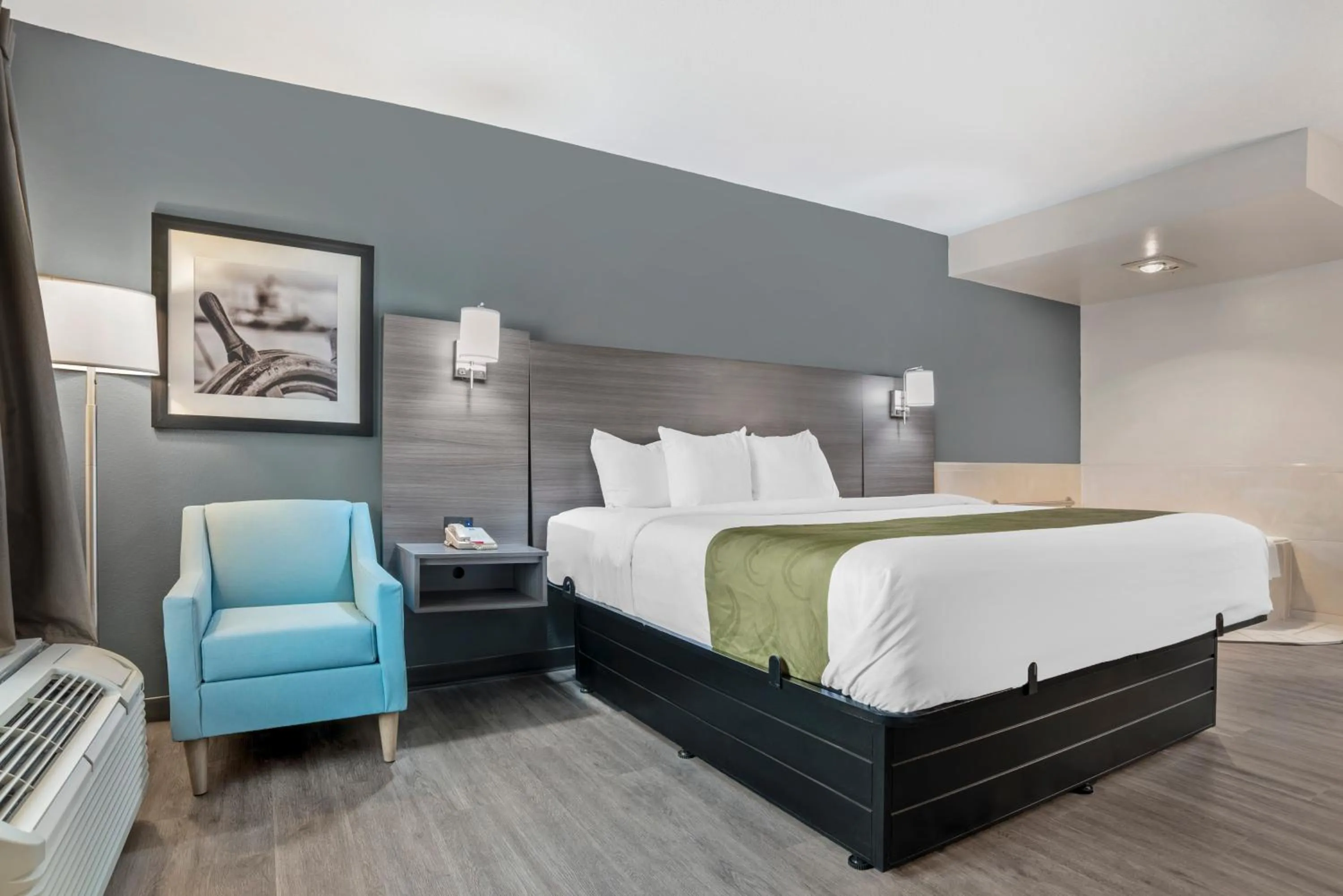 King Room with Whirlpool - Non-Smoking in Quality Inn