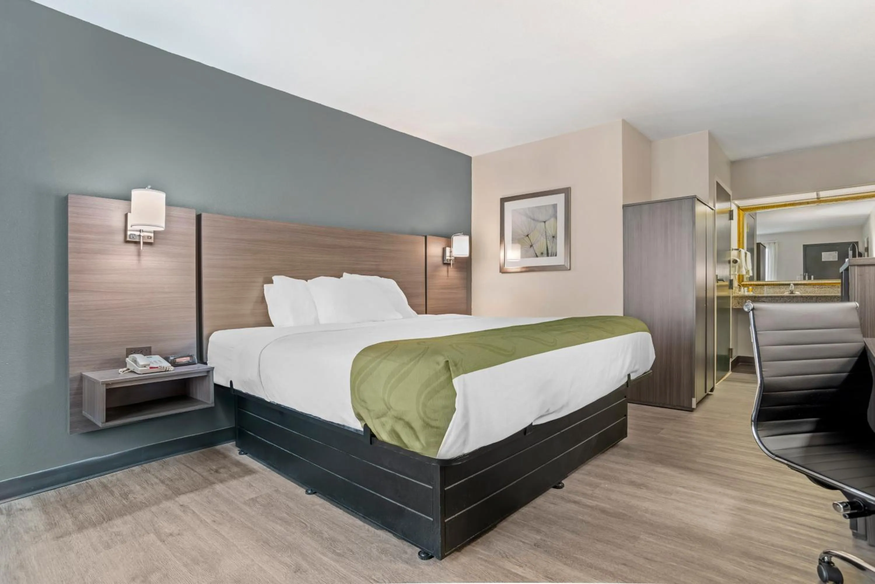 King Room - Accessible/Non-Smoking in Quality Inn