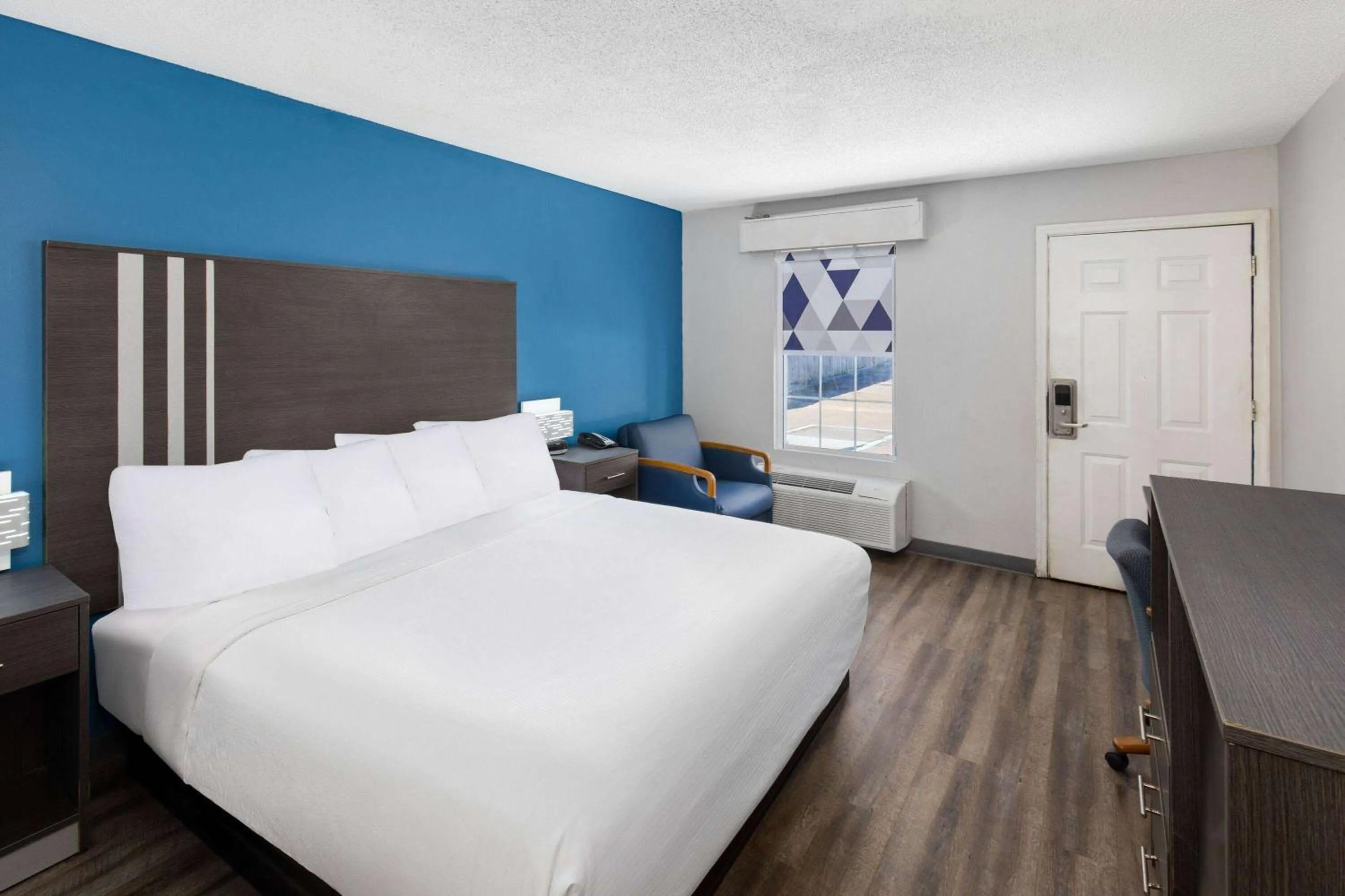 Deluxe King Room - Mobility Access/Non-Smoking in Baymont by Wyndham Selma