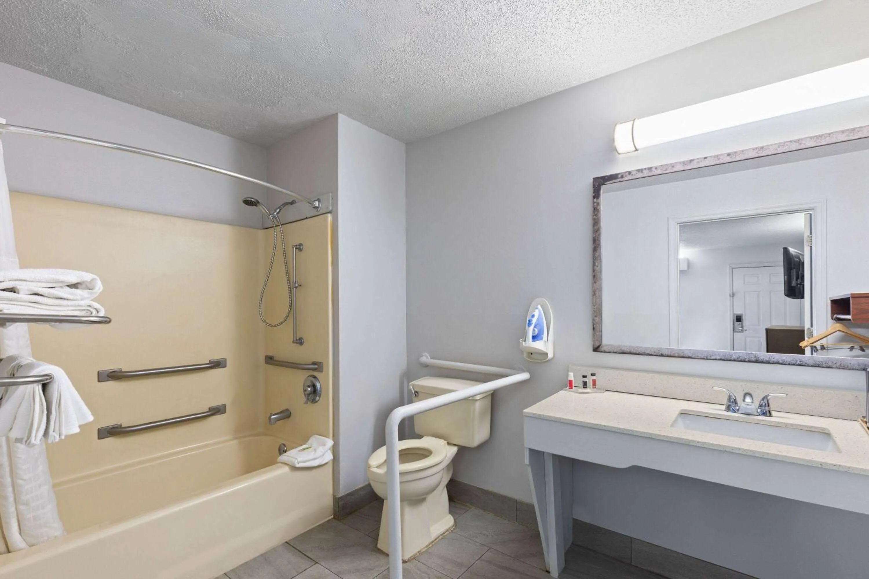 King Room - Mobility Access/Non-Smoking in Baymont by Wyndham Selma