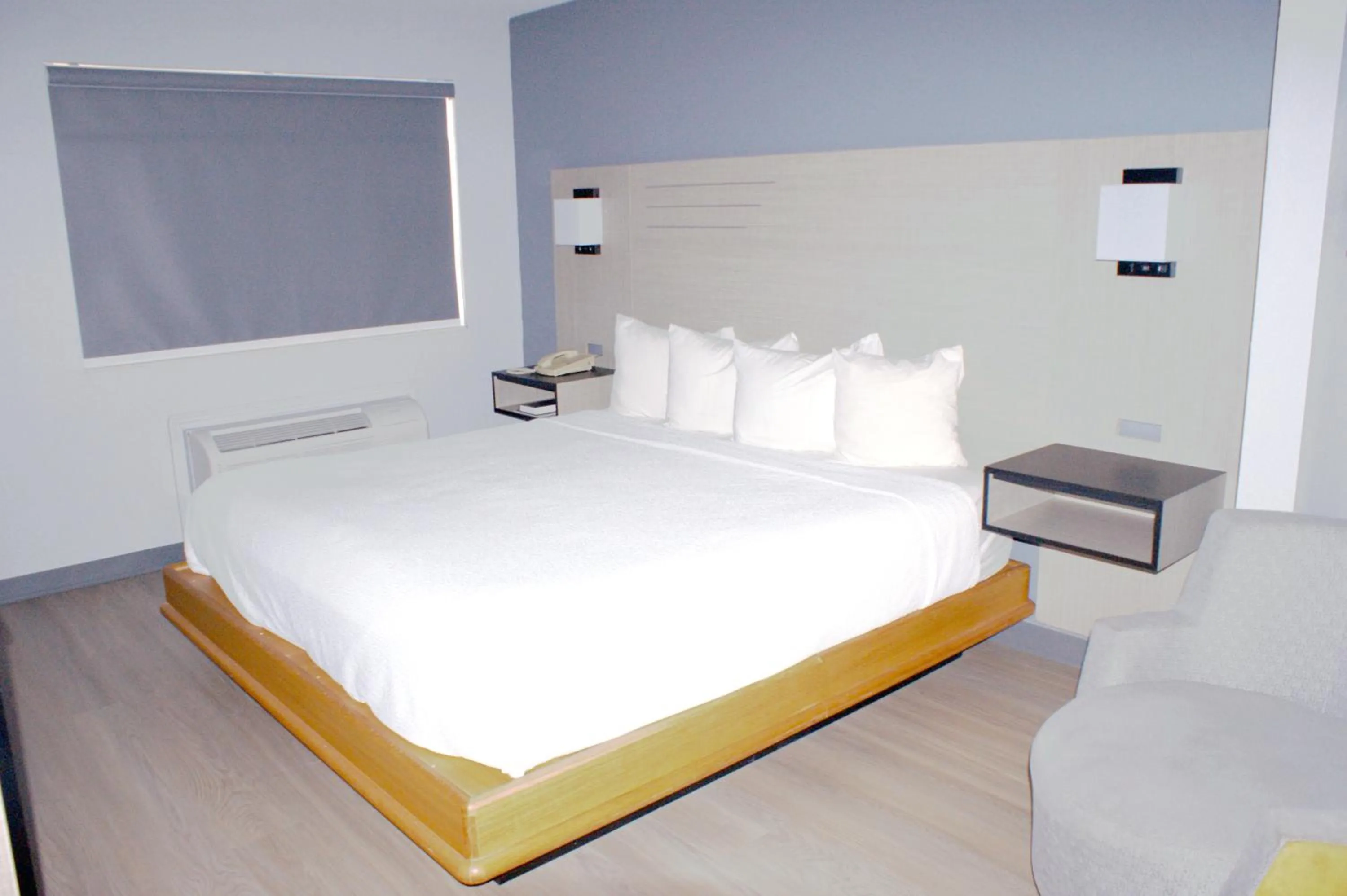 1 King Bed Pet Friendly in Sonesta Essential Van Buren-Fort Smith