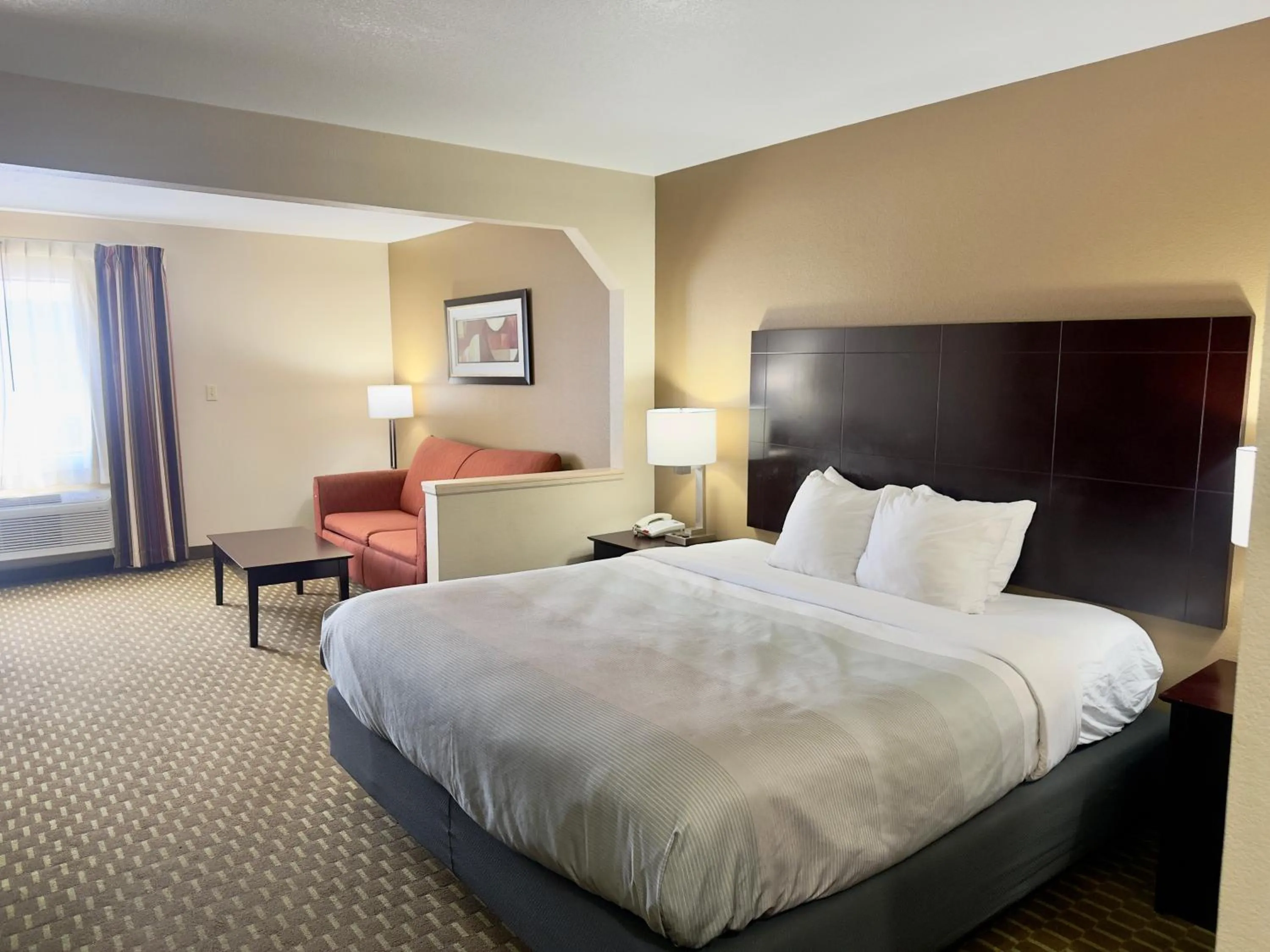 King Suite - Accessible/Non-Smoking in Quality Inn & Suites Pine Bluff