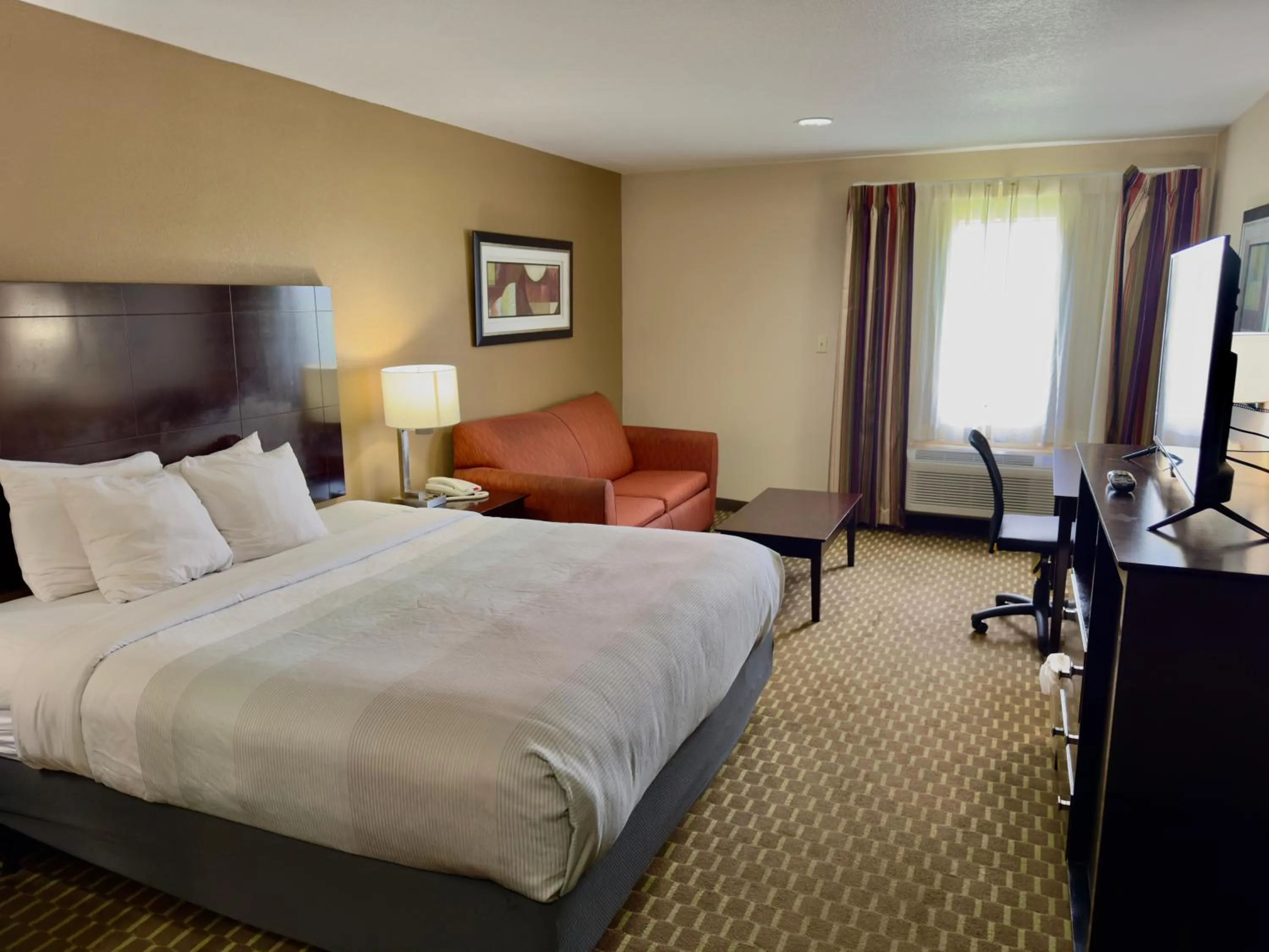 King Room - Non-Smoking in Quality Inn & Suites Pine Bluff