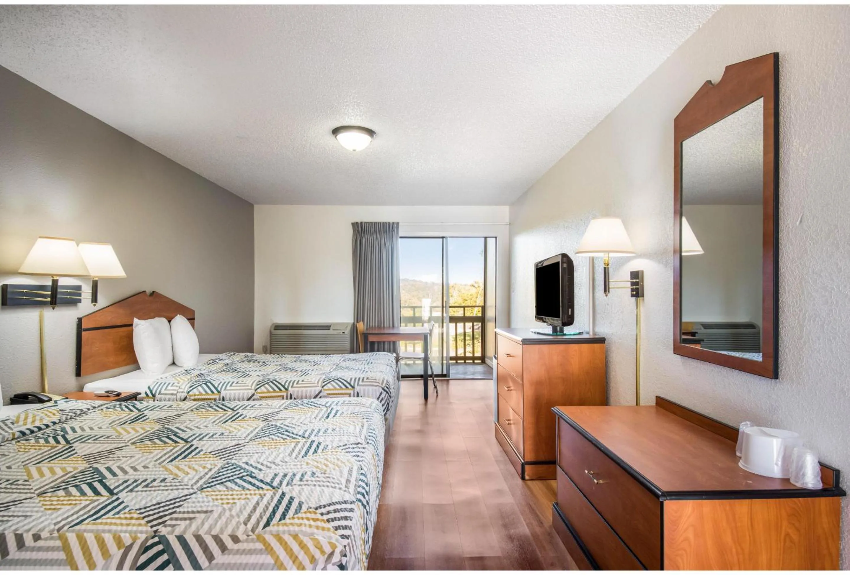 Deluxe Queen Room with Two Queen Beds - Non-Smoking in Motel 6-Hot Springs, AR