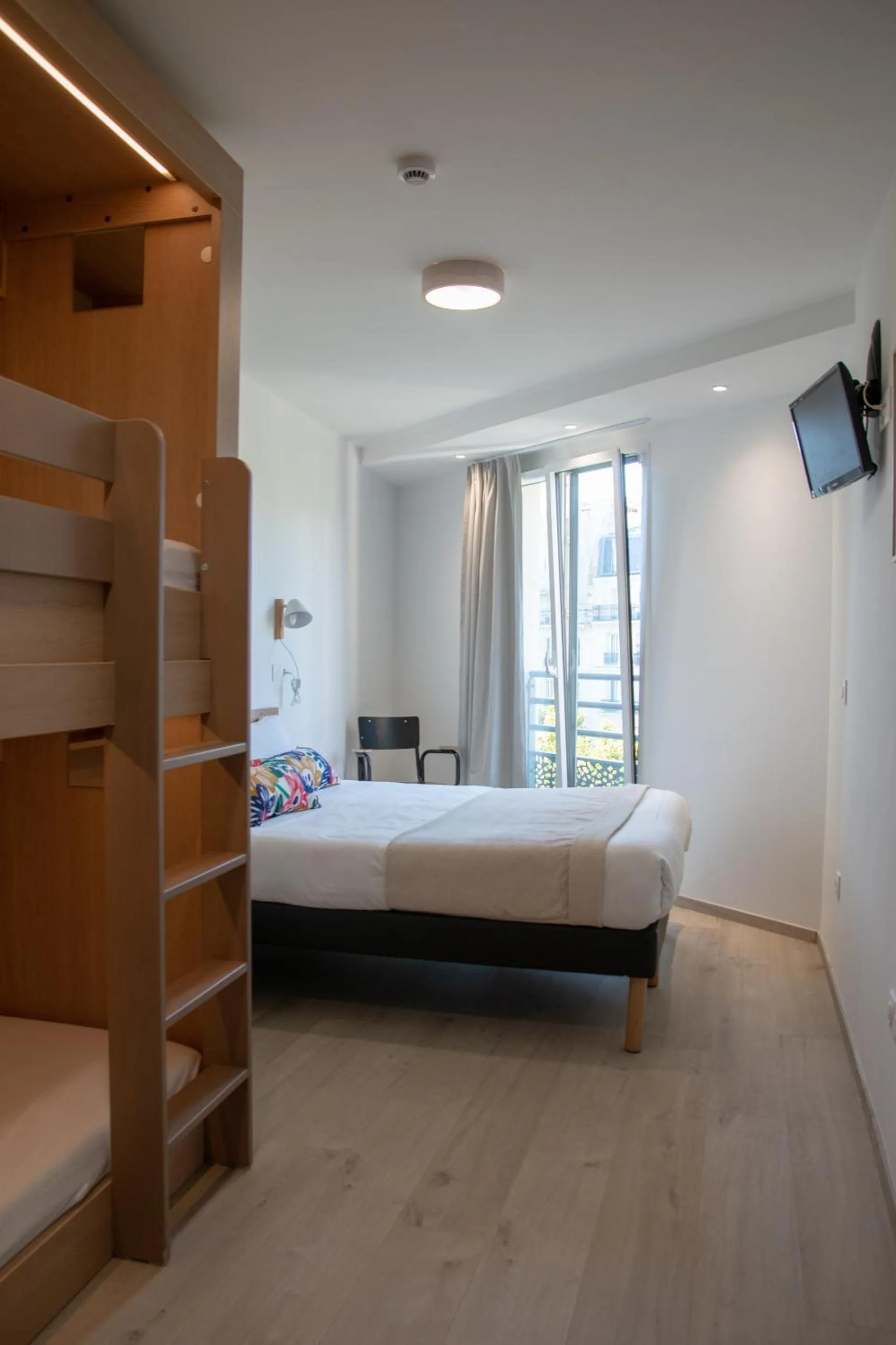 Quadruple Room in The People - Paris Bercy