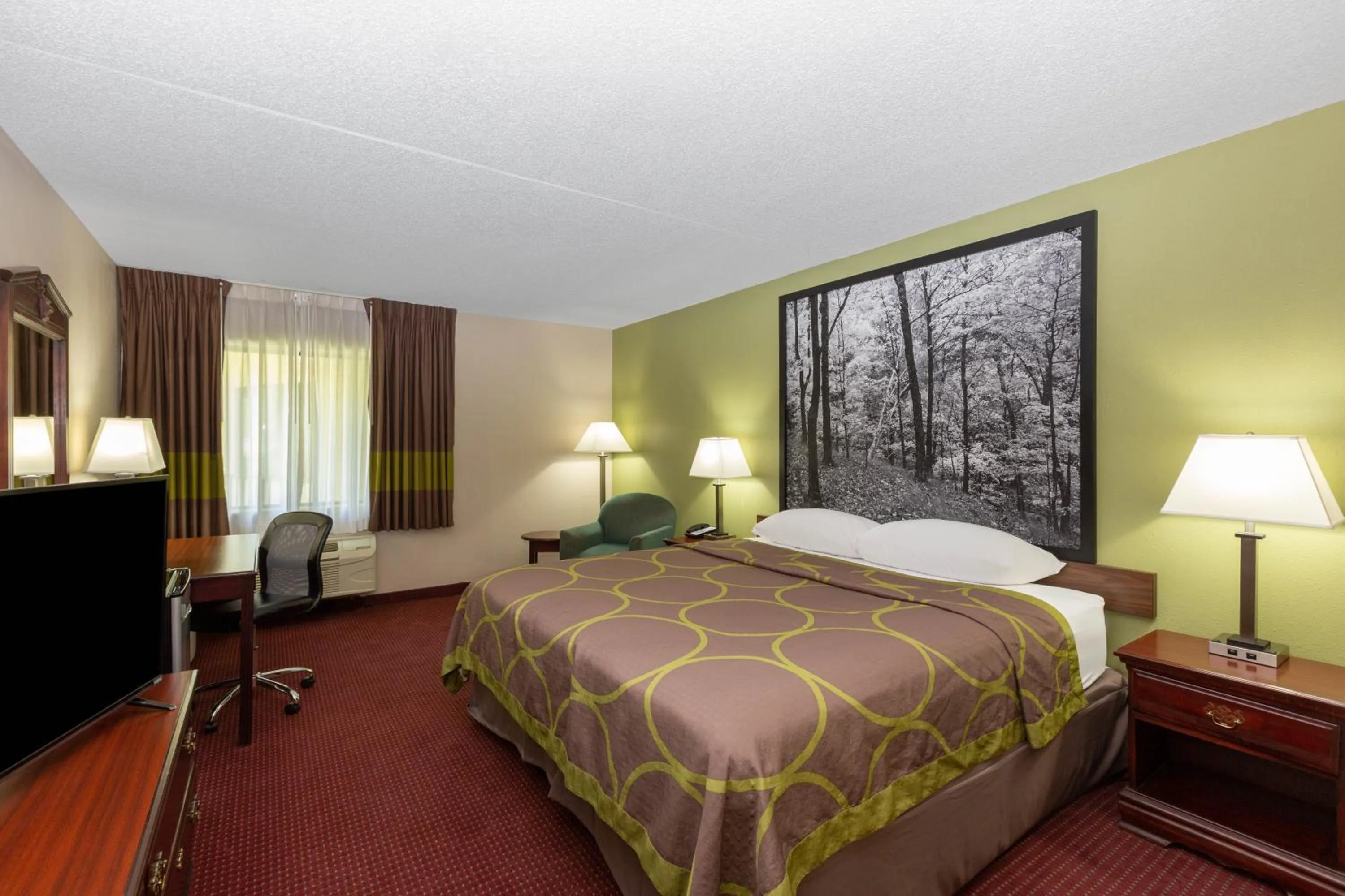 King Room with Pool Area - Non-Smoking in Super 8 by Wyndham Eureka Springs