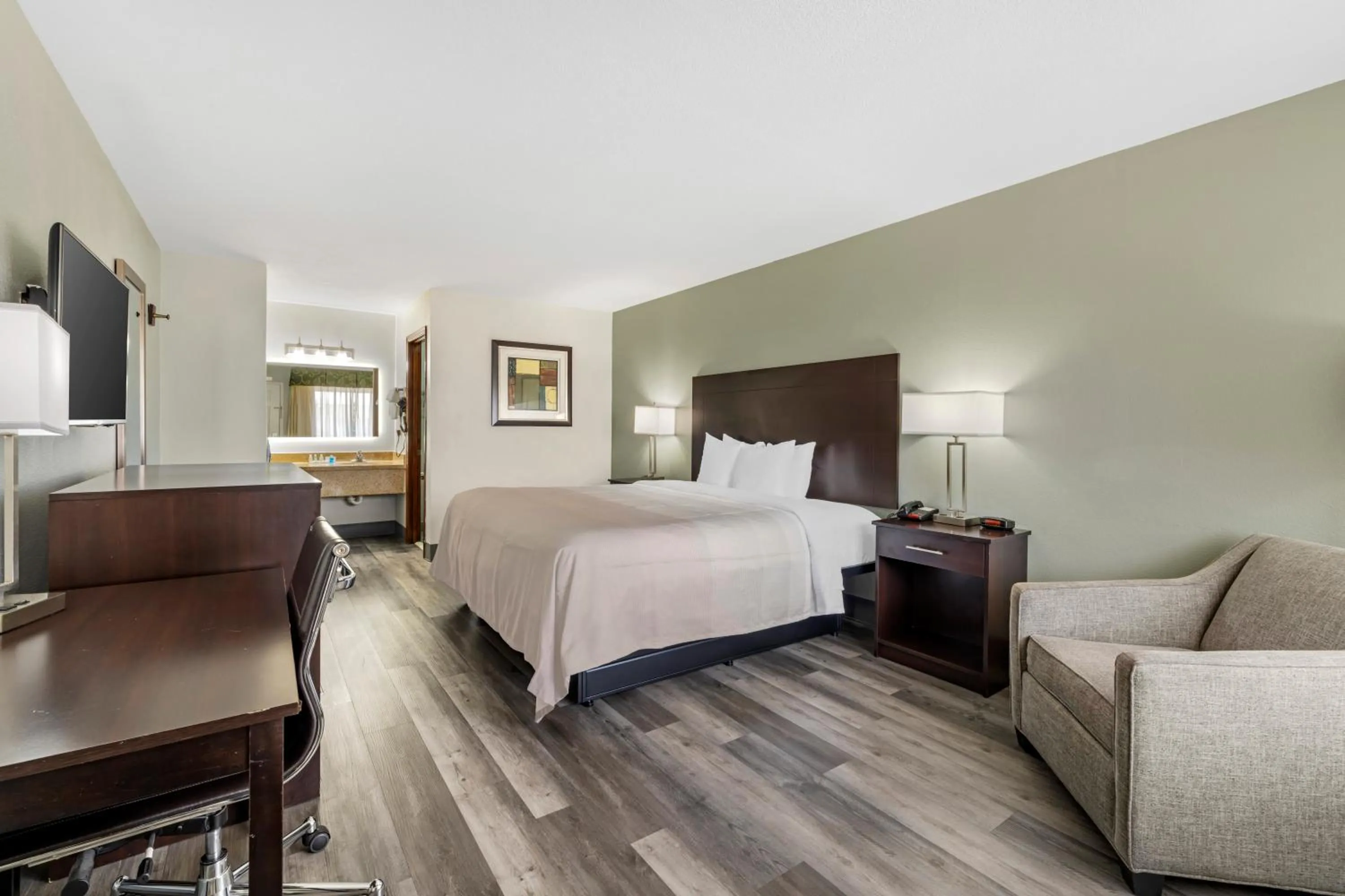 King Room - Non-Smoking in Quality Inn Siloam Springs West