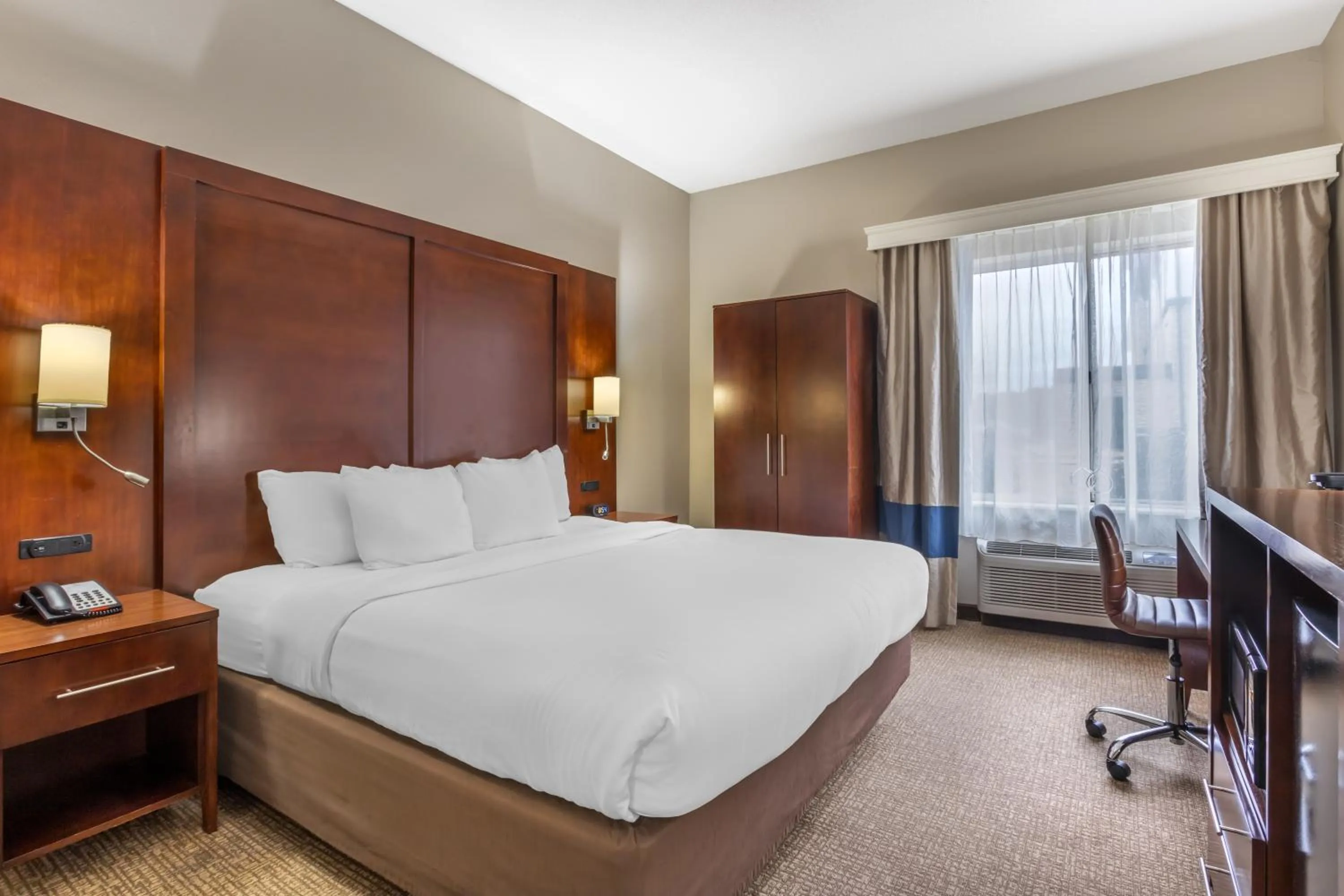 King Room - Disability Access/Non-Smoking in Comfort Inn & Suites Conway