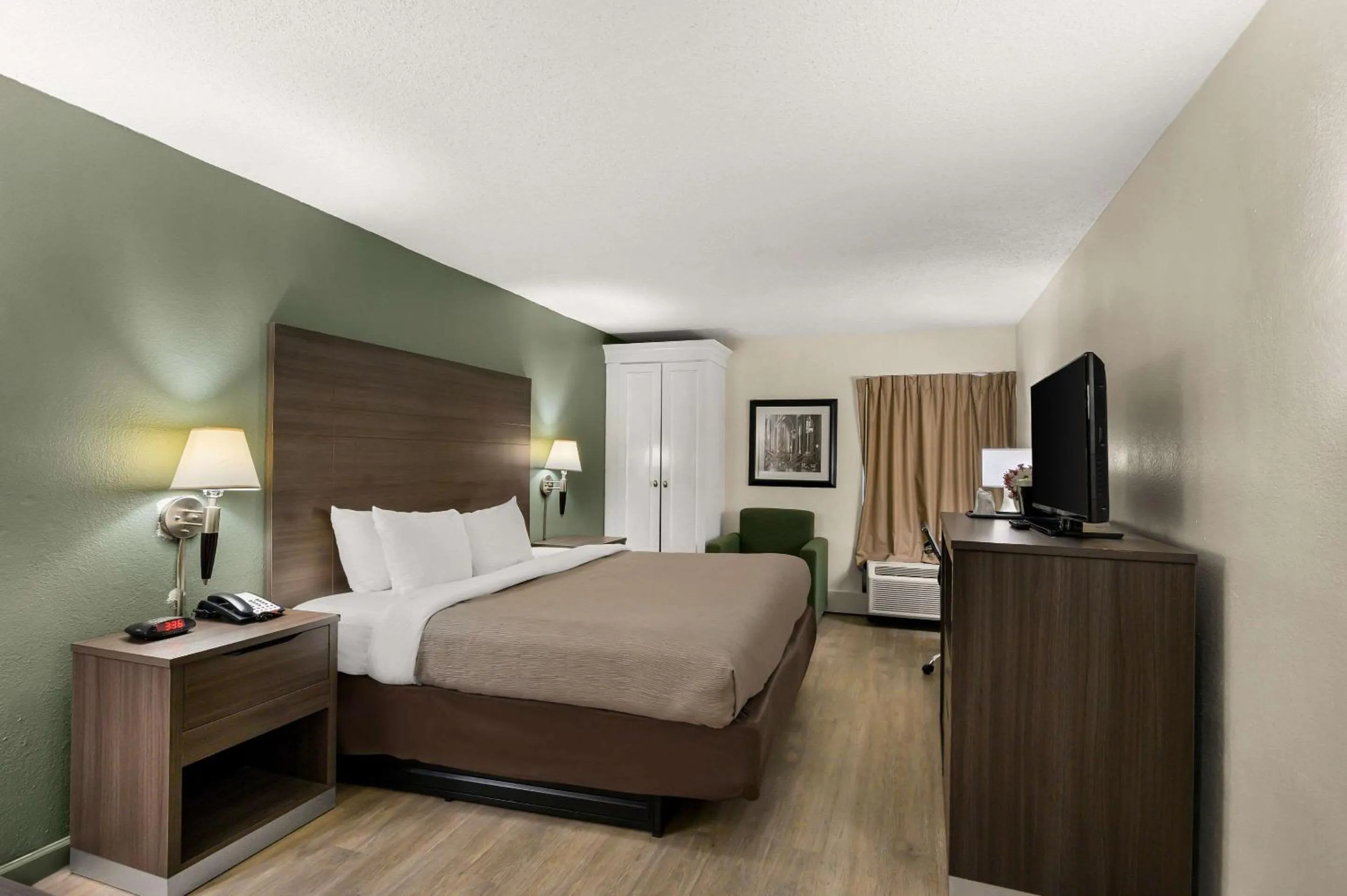 King Room - Non-Smoking in Quality Inn & Suites North Little Rock