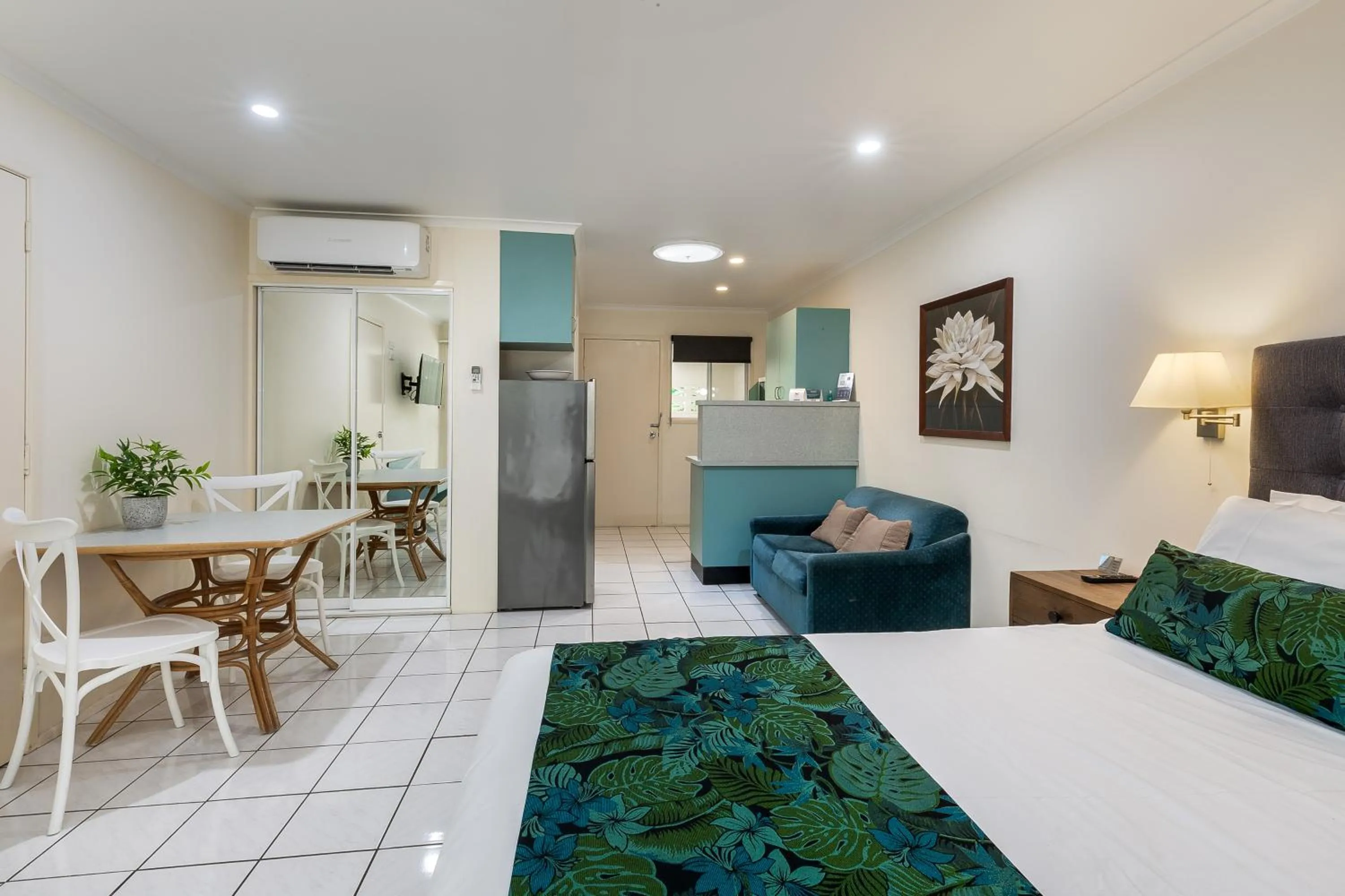 Queen Room with Garden View - Non Smoking/Ground floor in Comfort Resort Blue Pacific