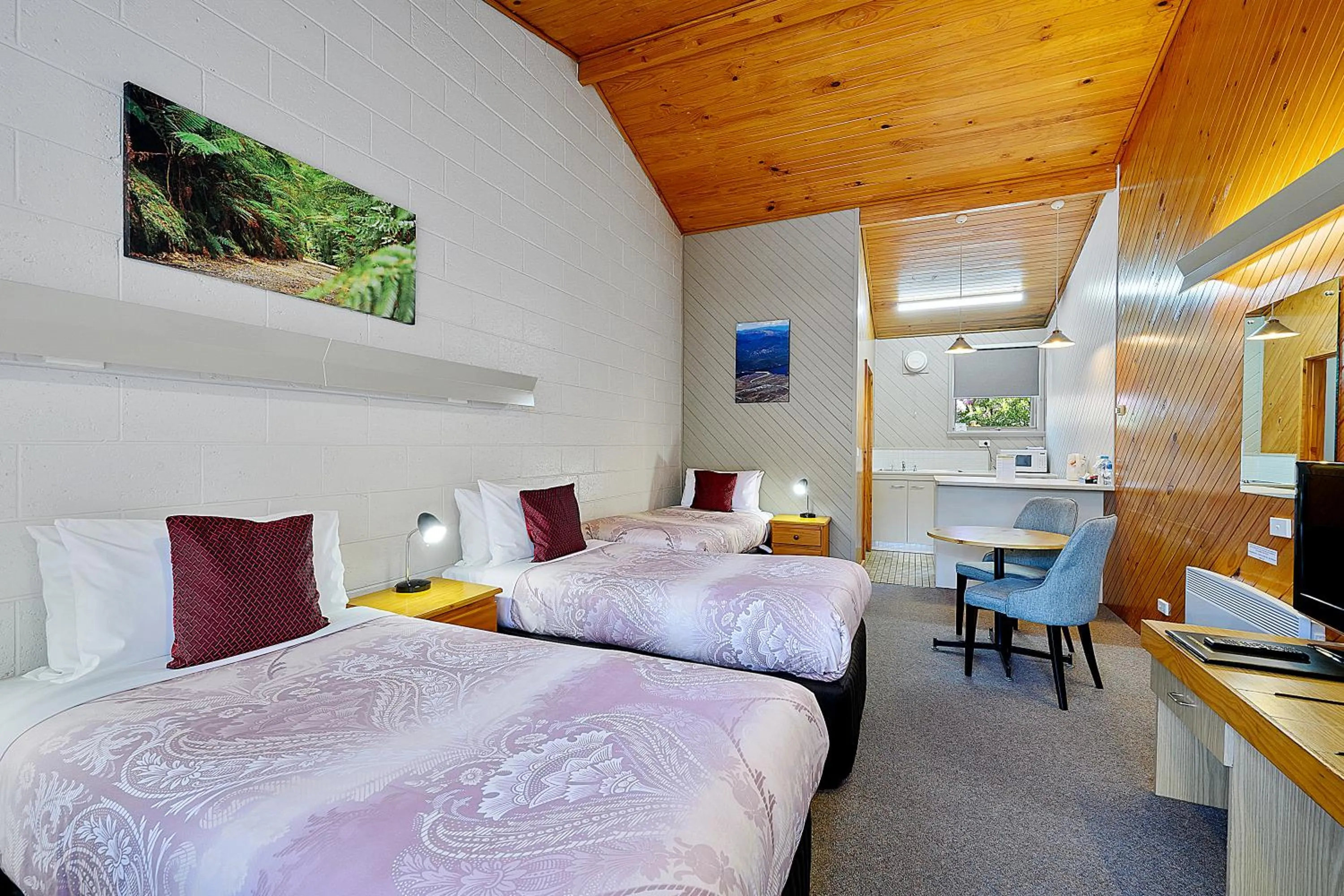 Triple Room with Three Single Beds in Gold Rush Inn