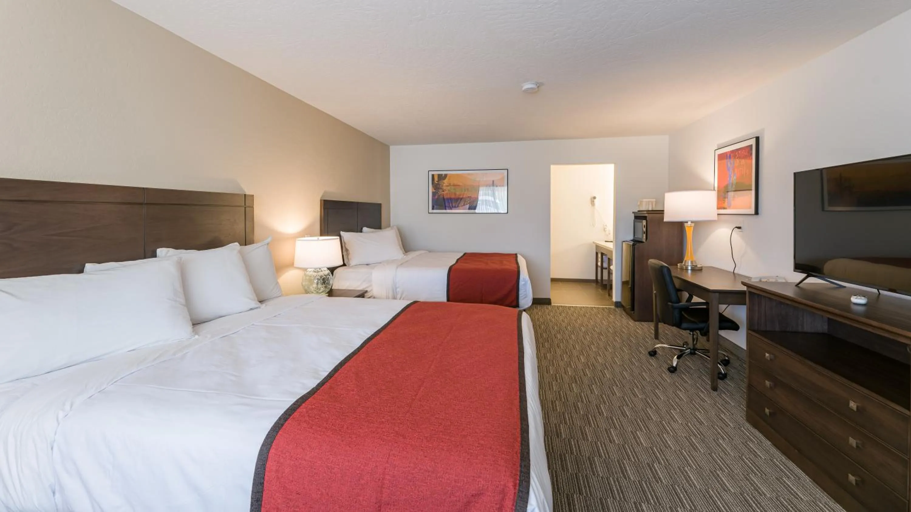 Queen Room with Two Queen Beds- Non-Smoking in Lux Verde Hotel