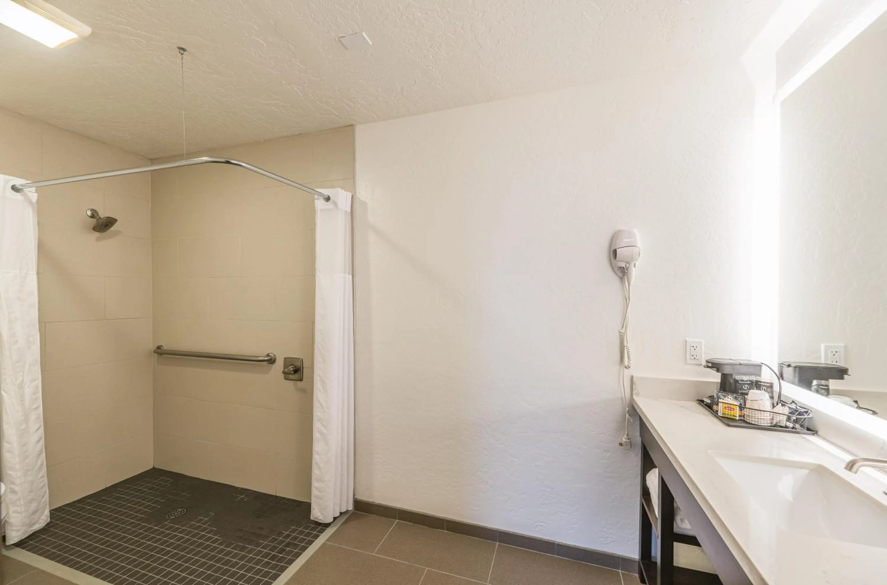 Queen Room - Disability Access in Lux Verde Hotel