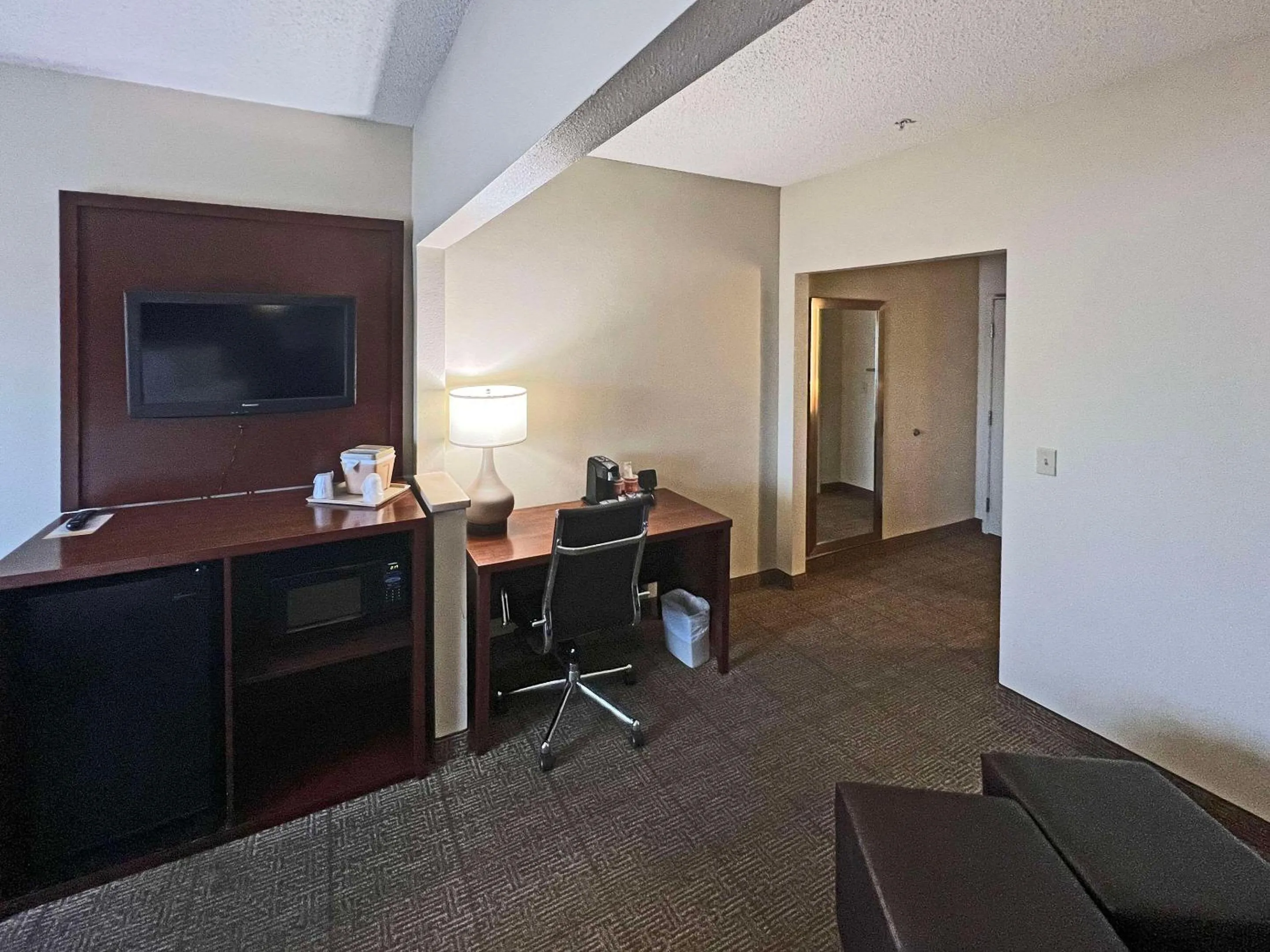 Queen Suite with Sofa-bed - Non-Smoking in Comfort Suites Peoria Sports Complex