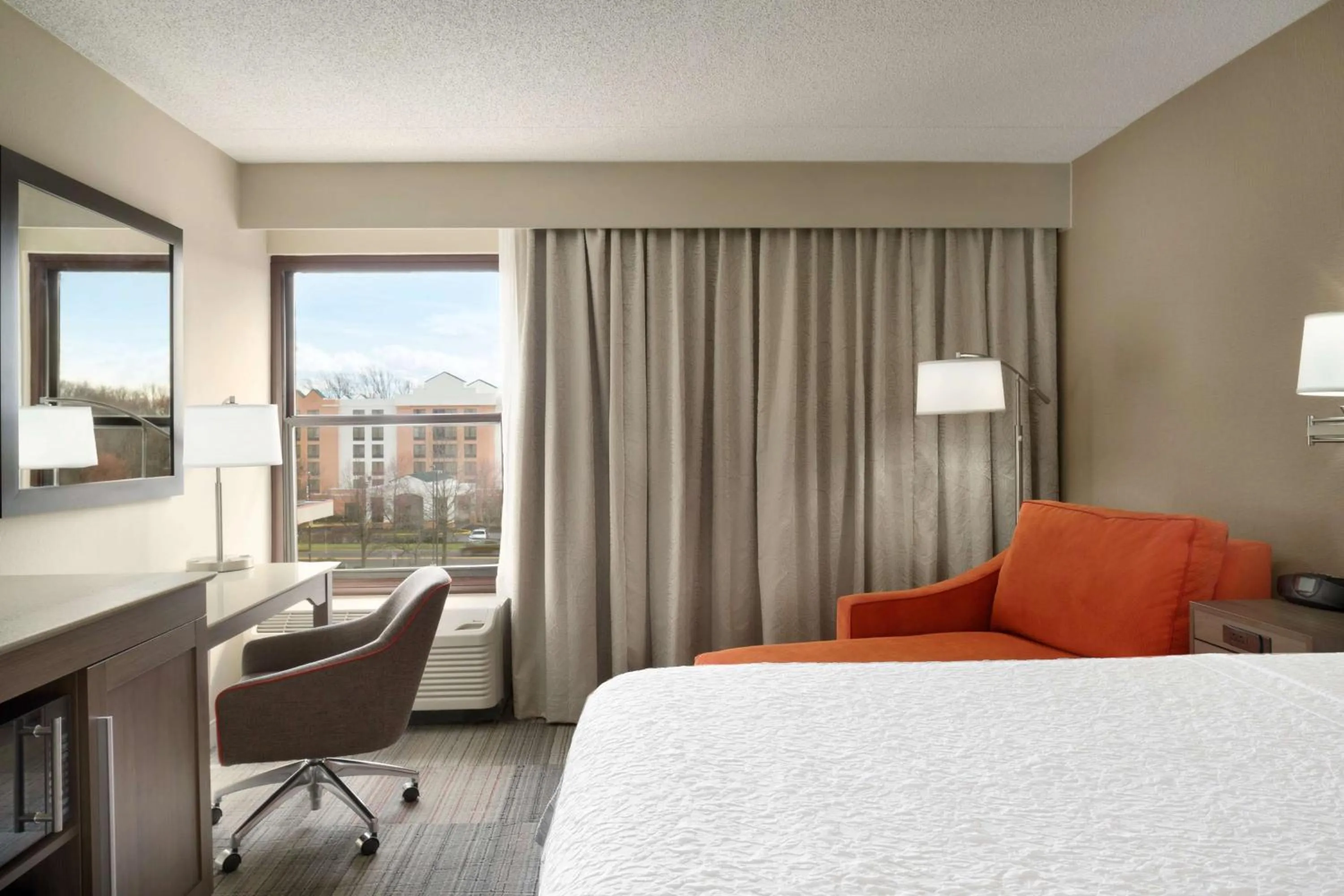 King Room - Mobility Access/Non-Smoking in Hampton Inn Philadelphia/Mt. Laurel