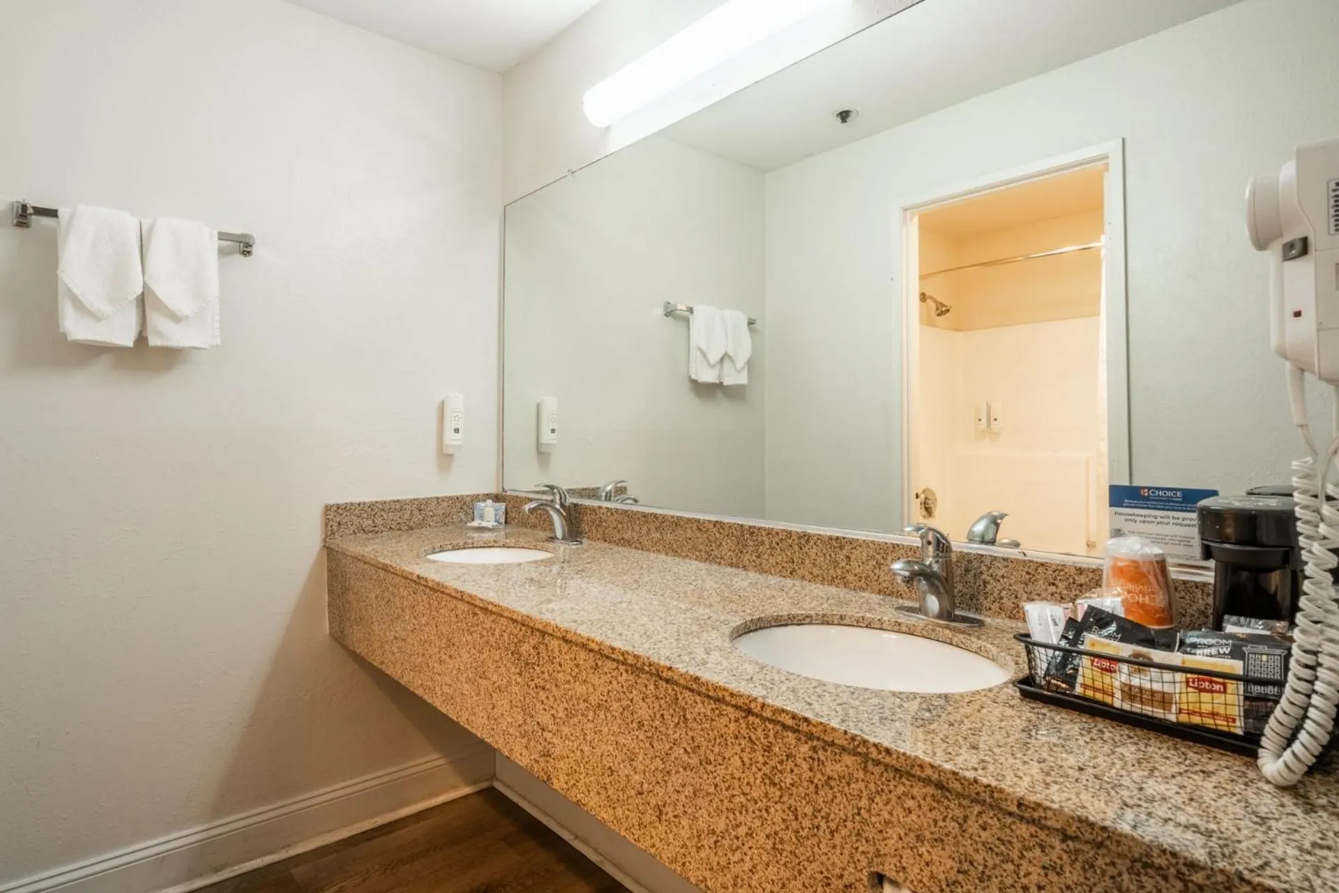 Queen Room with Two Queen Beds and Tub - Accessible/Non Smoking in Quality Inn near Mammoth Mountain Ski Resort