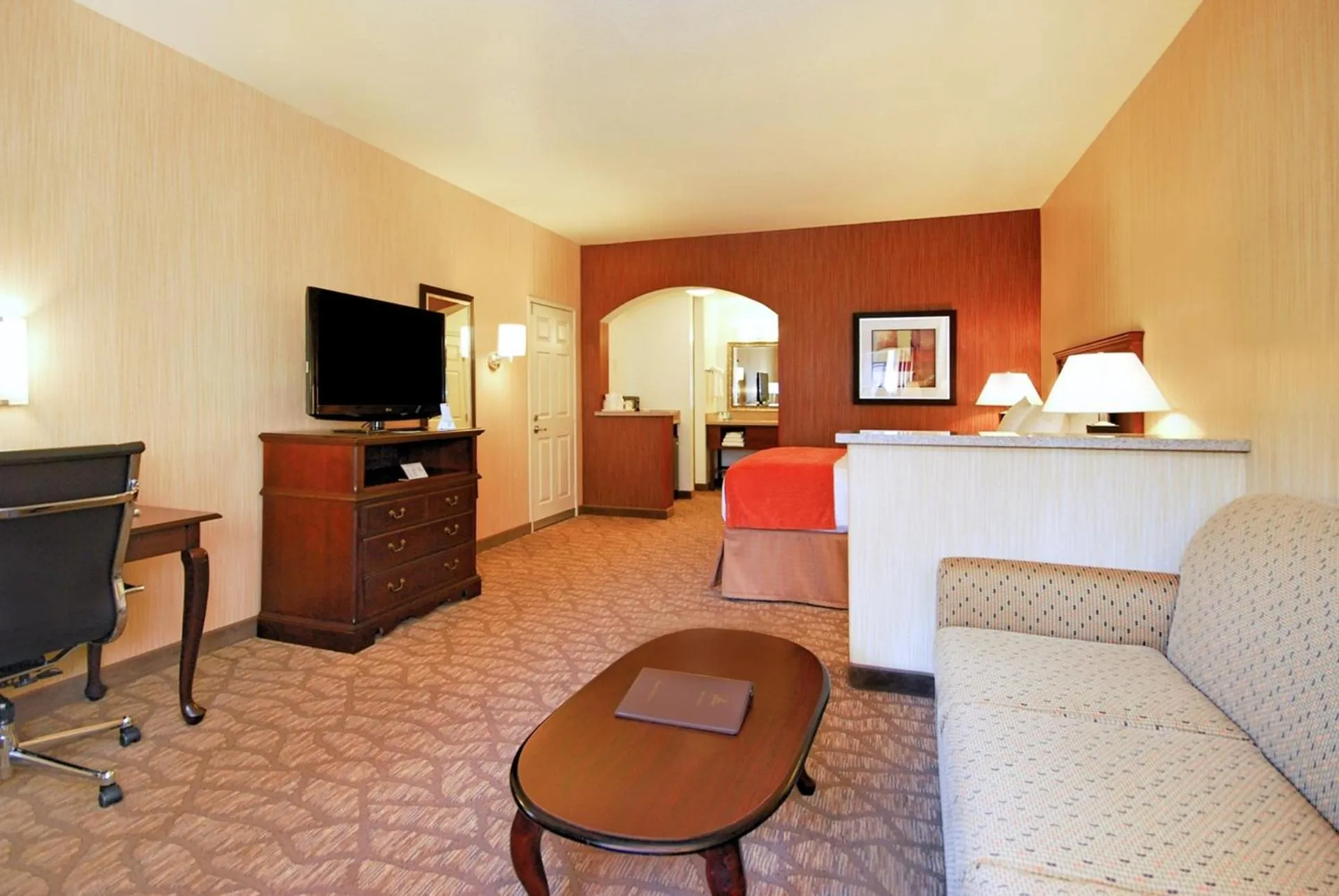 King Suite in Best Western San Dimas Hotel & Suites