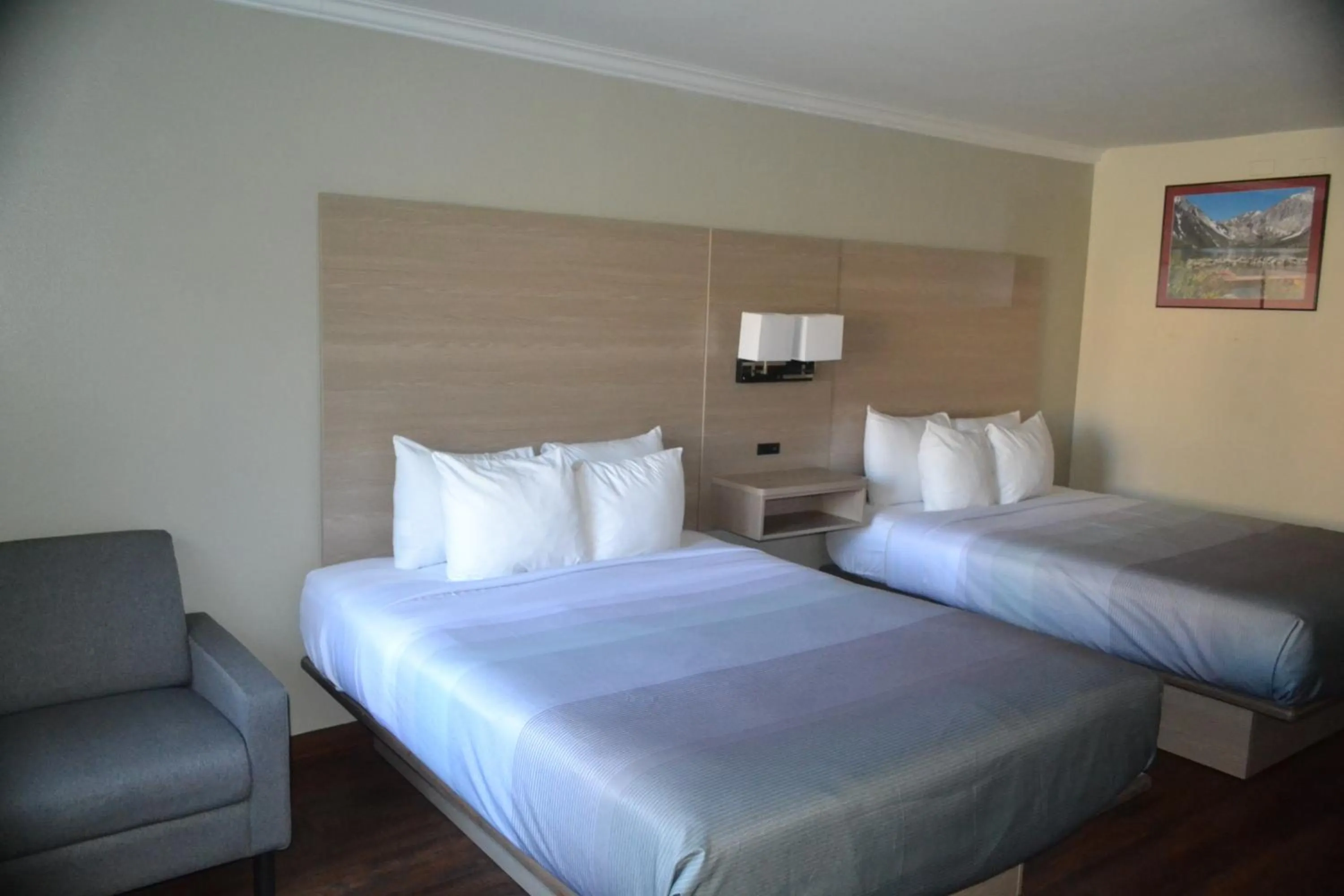 Quadruple Room with Two Queen Beds - Non Smoking in Quality Inn Bishop near Mammoth