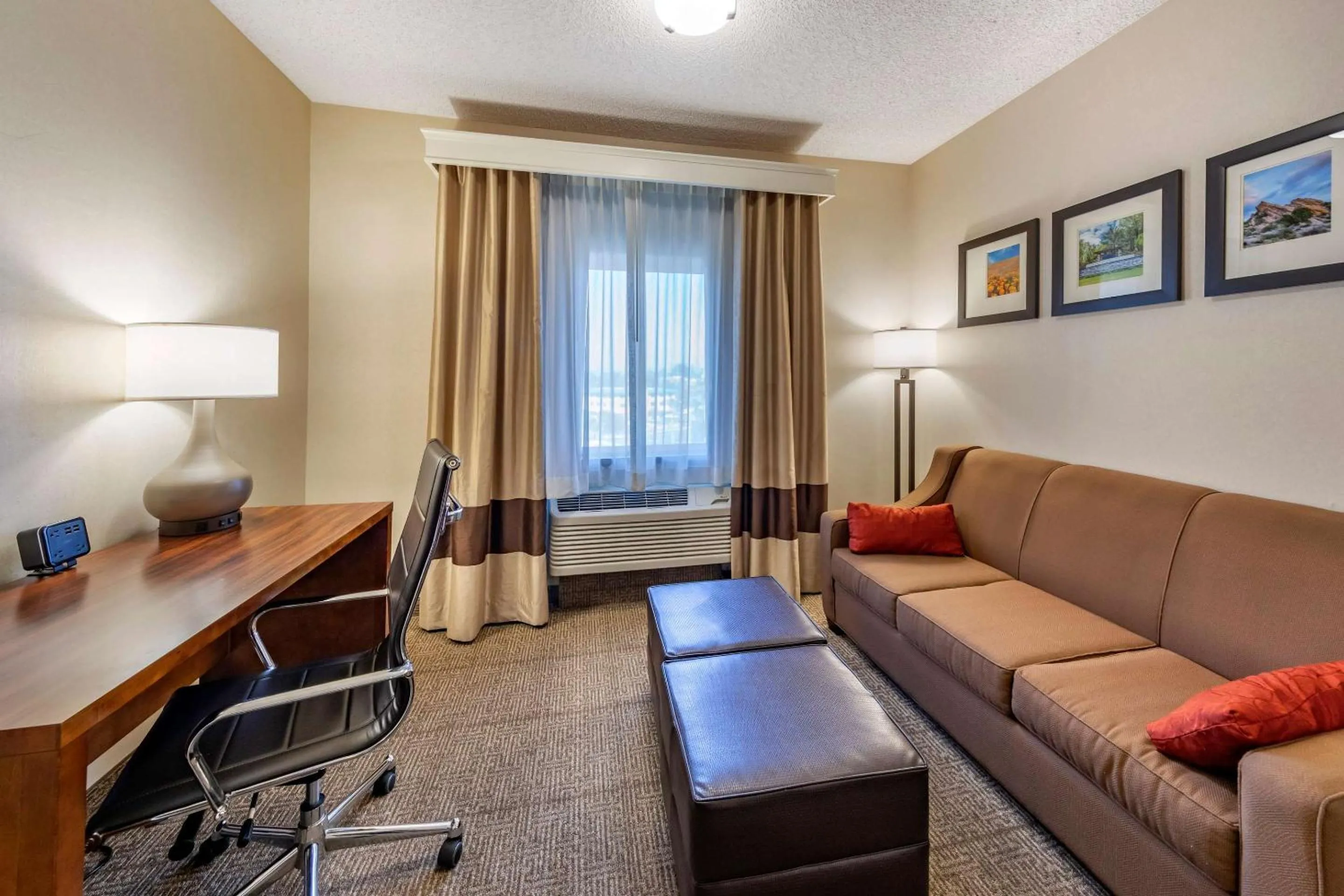 King Suite - Non-Smoking in Comfort Suites Near Six Flags Magic Mountain