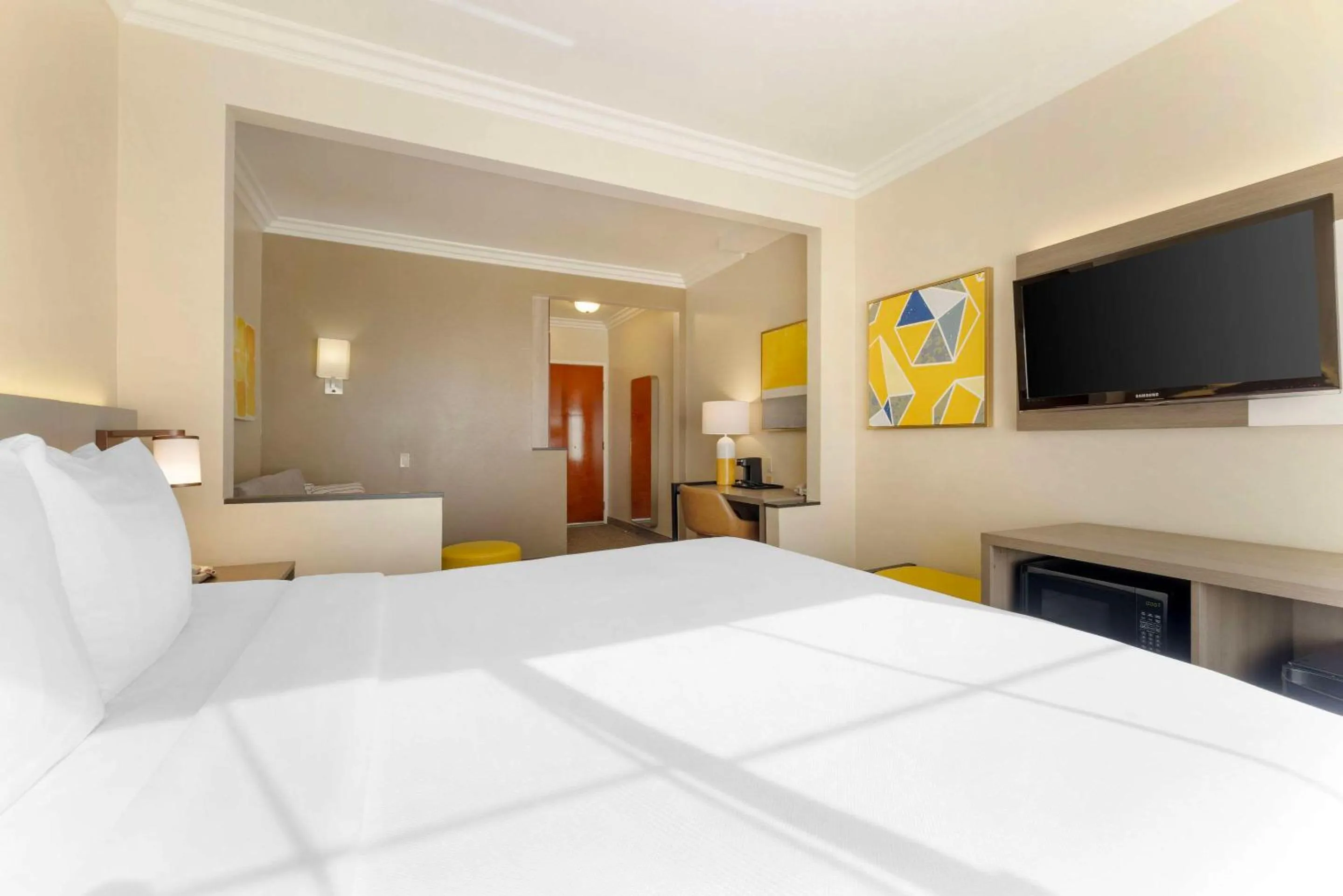 Junior Suite, 1 King Bed, Sofa Bed, Non Smoking in Comfort Suites Oceanside Camp Pendleton Area