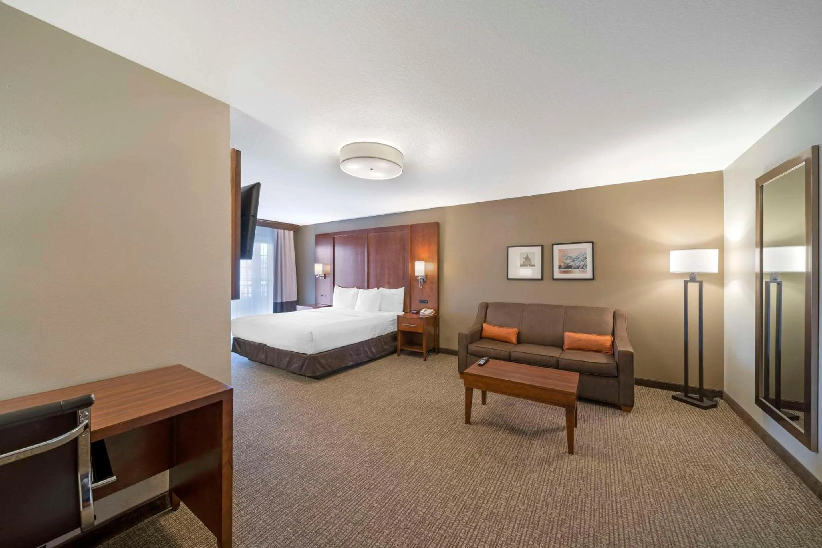 King Room - Non-Smoking in Comfort Suites Red Bluff near I-5